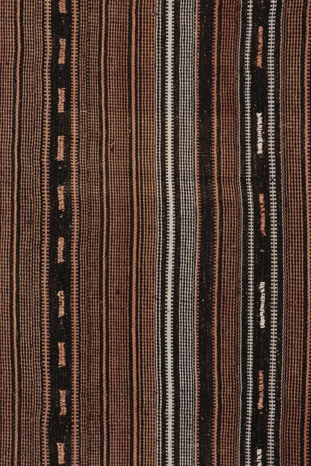 Shahsavan Persischer Kelim in Braun mit beige gestreiften Streifen (Stammeskunst) im Angebot