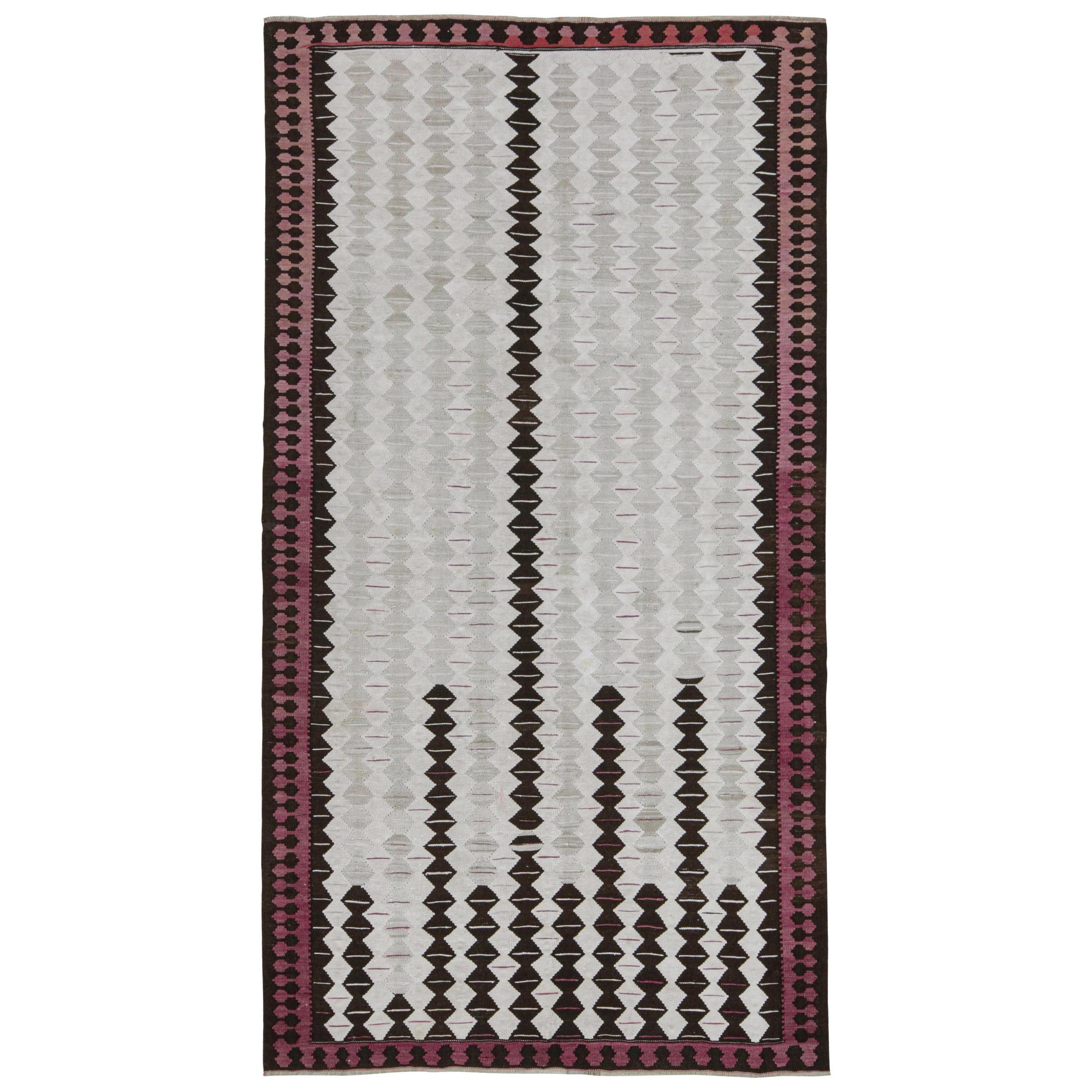 Tapis et Kilim persan Shahsavan vintage gris et marron à motif géométrique en vente