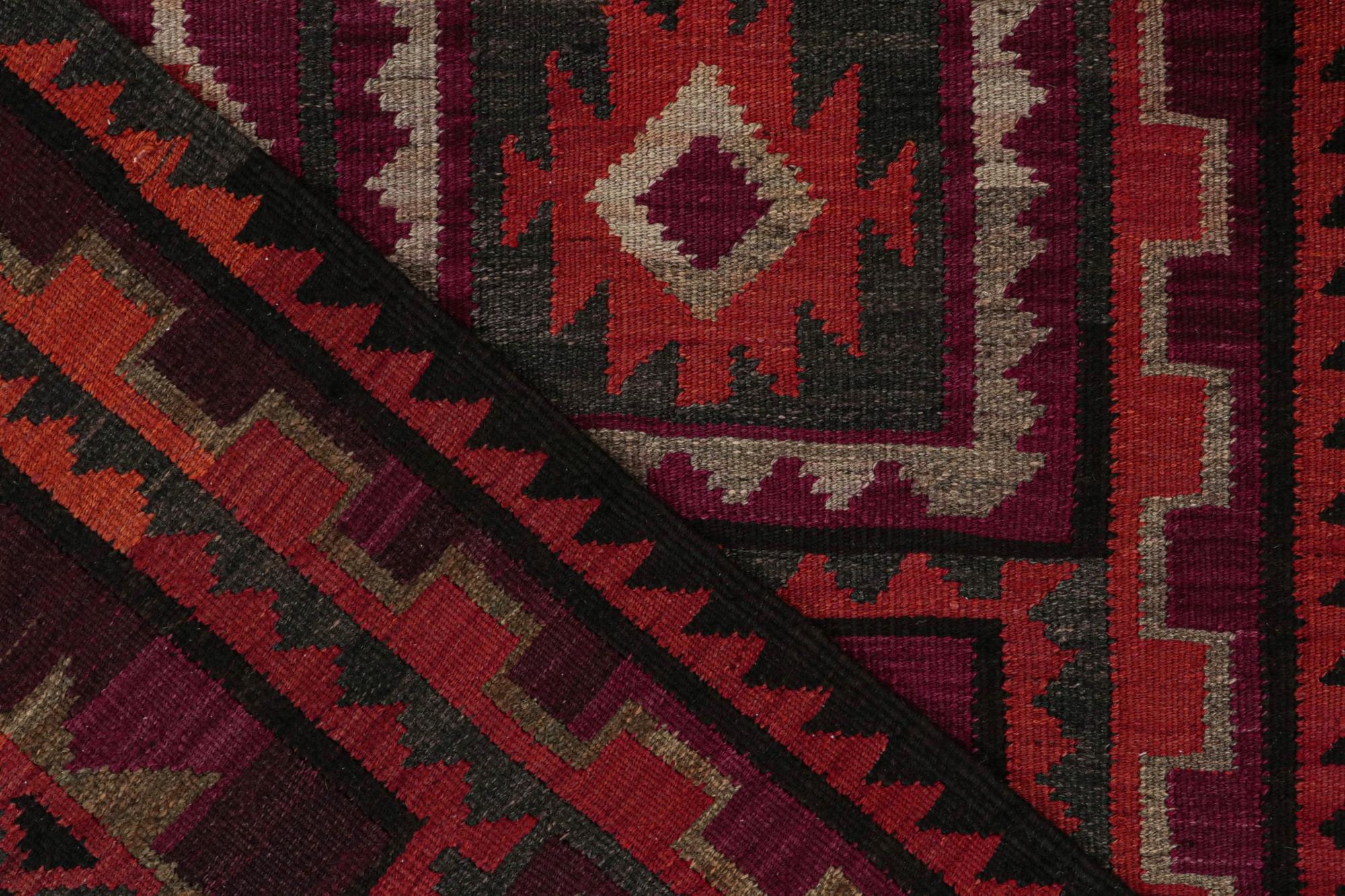 Milieu du XXe siècle Tapis et Kilim persan Shahsavan vintage à motifs polychromes en vente