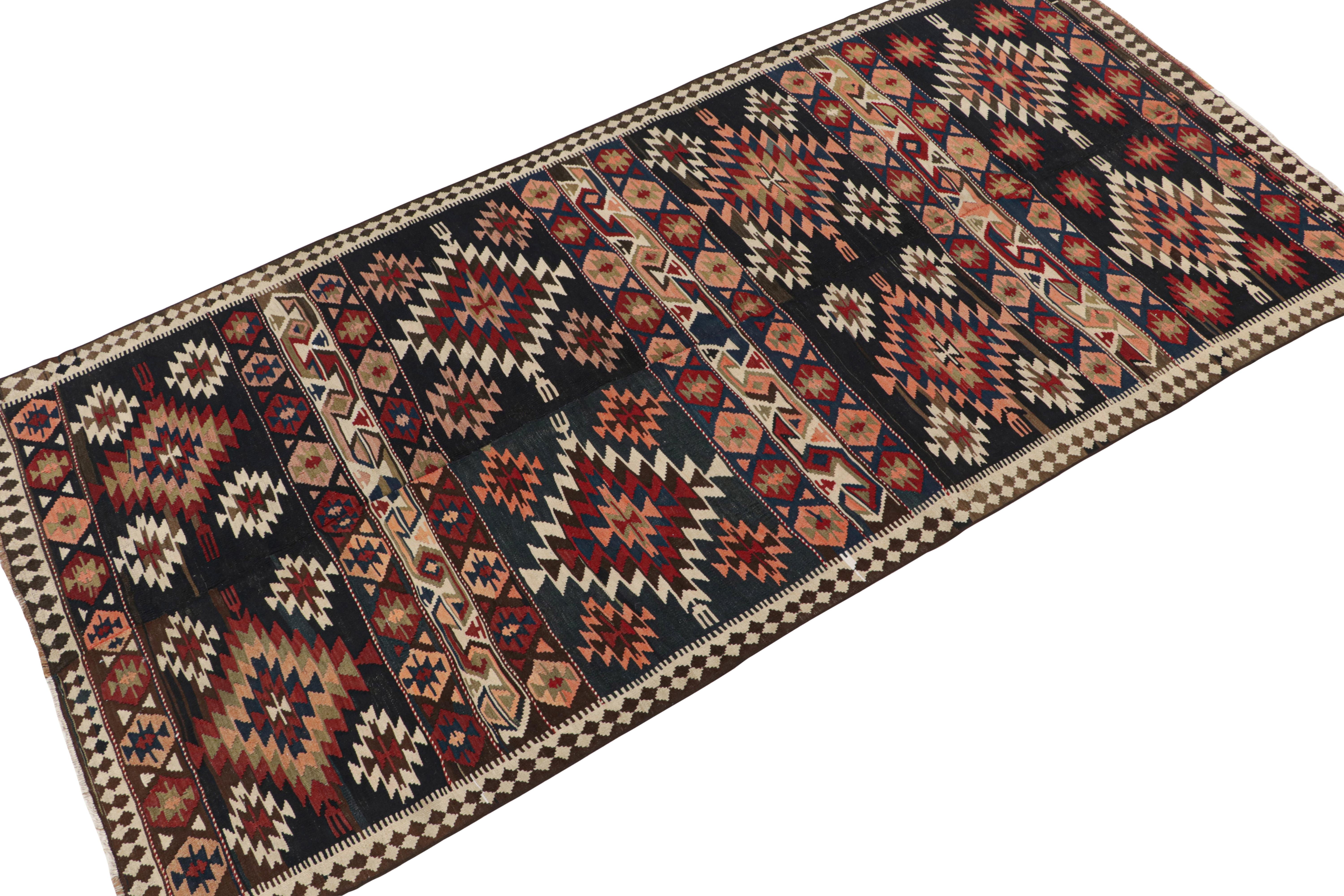 Shahsavan Persischer Kelim in polychromen Mustern (Handgeknüpft) im Angebot