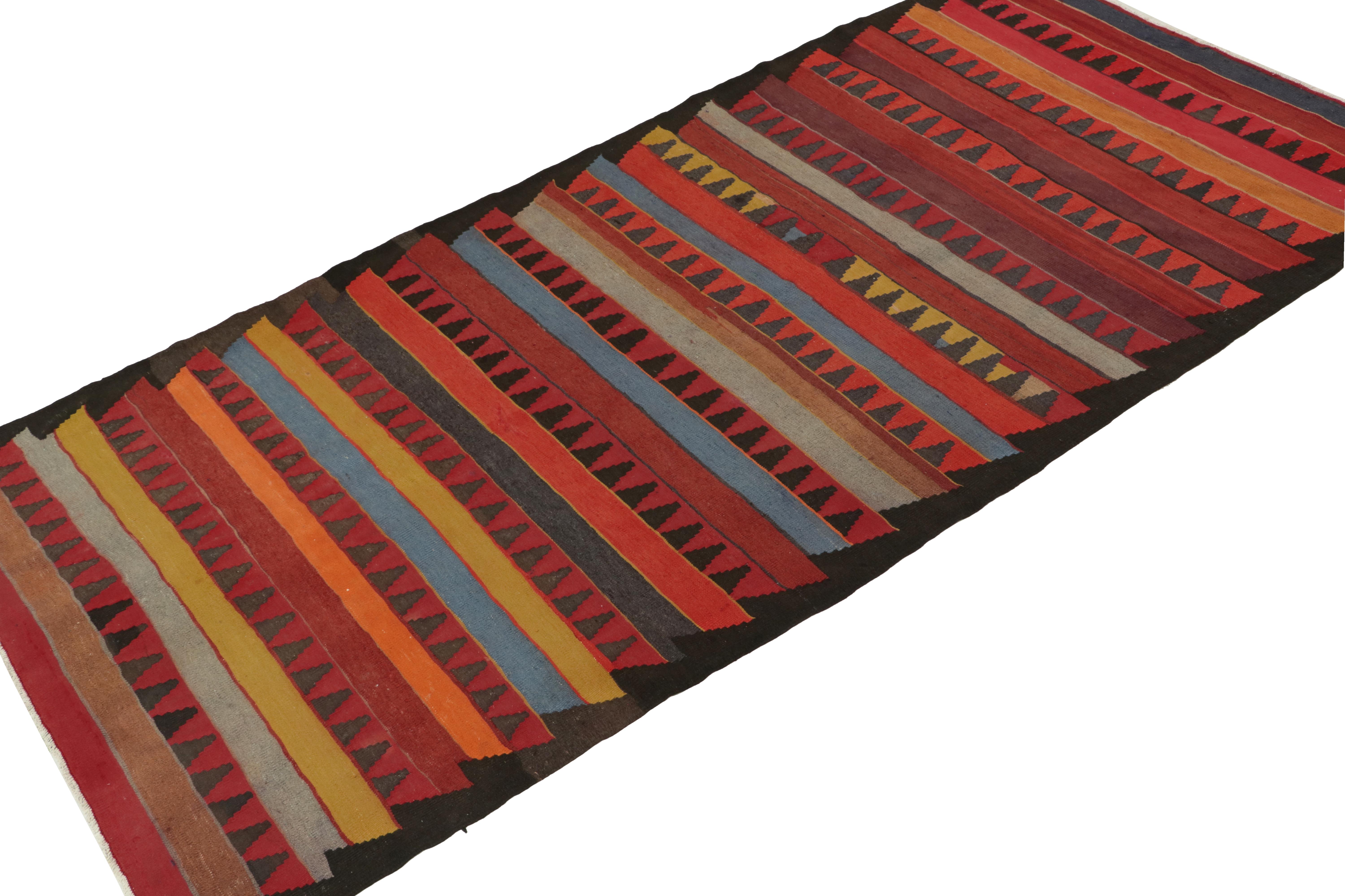 Shahsavan Persischer Kelim in polychromen Streifen von Teppich & Kilim (Stammeskunst) im Angebot