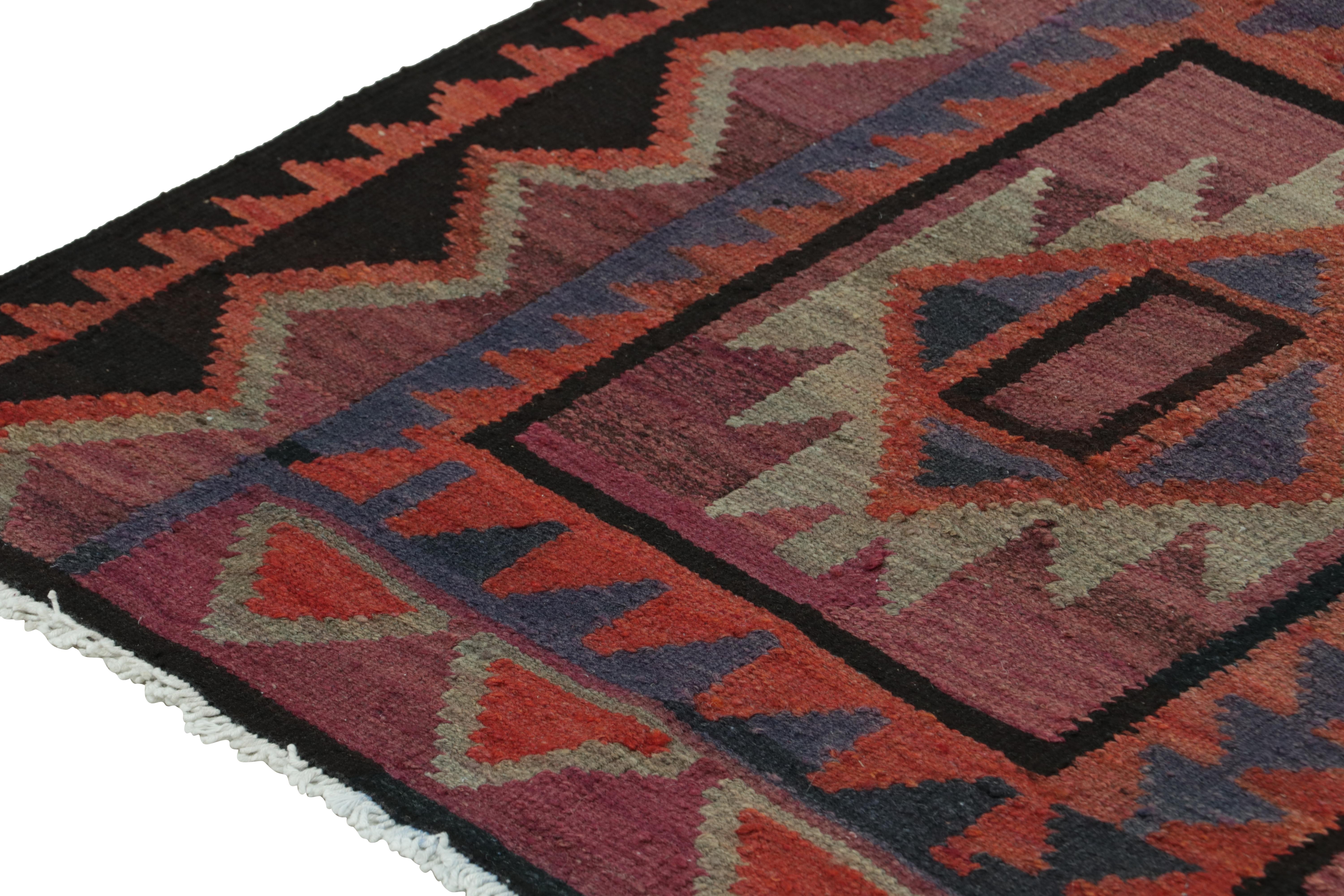 Shahsavan Persischer Kelim in Lila mit geometrischen Mustern von Teppich & Kilim (Handgeknüpft) im Angebot