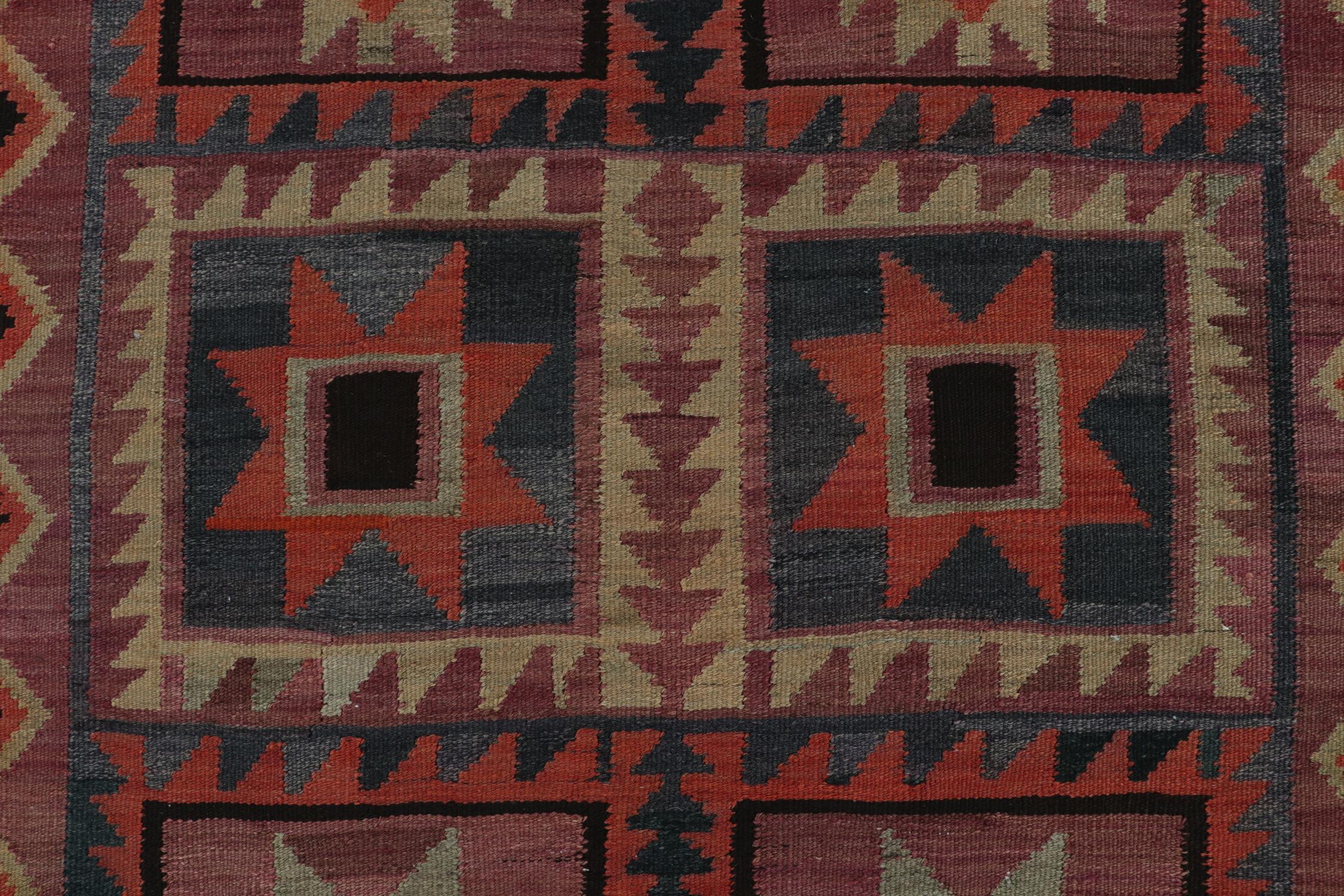 Shahsavan Persischer Kelim in Lila mit geometrischen Mustern von Teppich & Kilim im Zustand „Gut“ im Angebot in Long Island City, NY