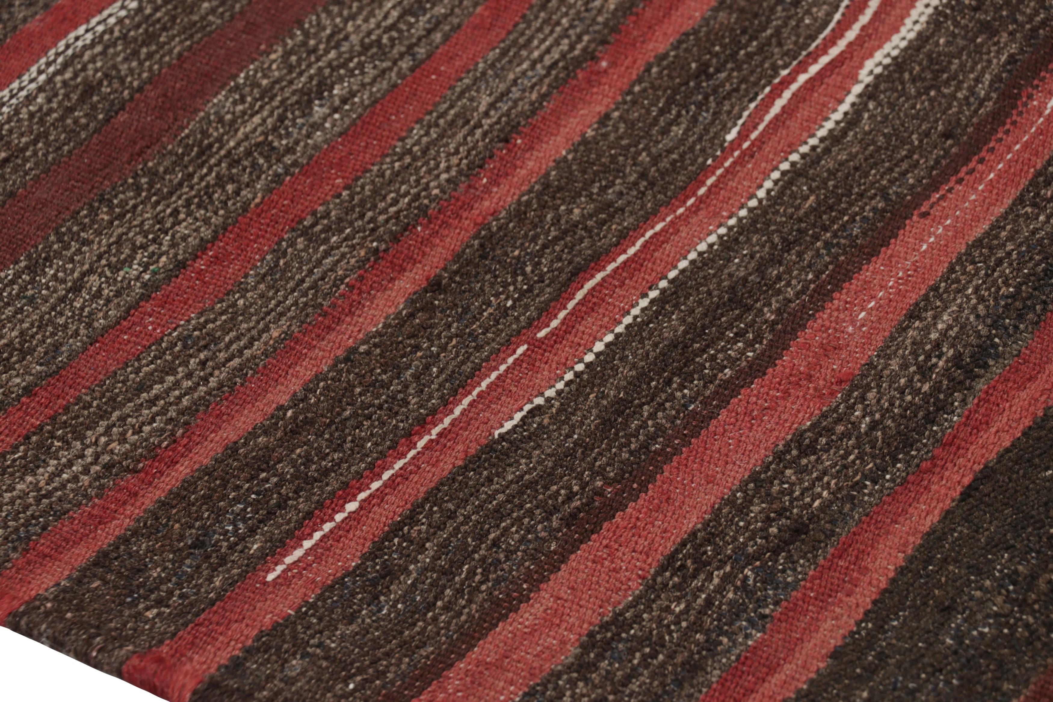 Vintage Shahsavan Persische Kilim in Rot und Braun Geometrische Streifen - Rug & Kilim (Mitte des 20. Jahrhunderts) im Angebot