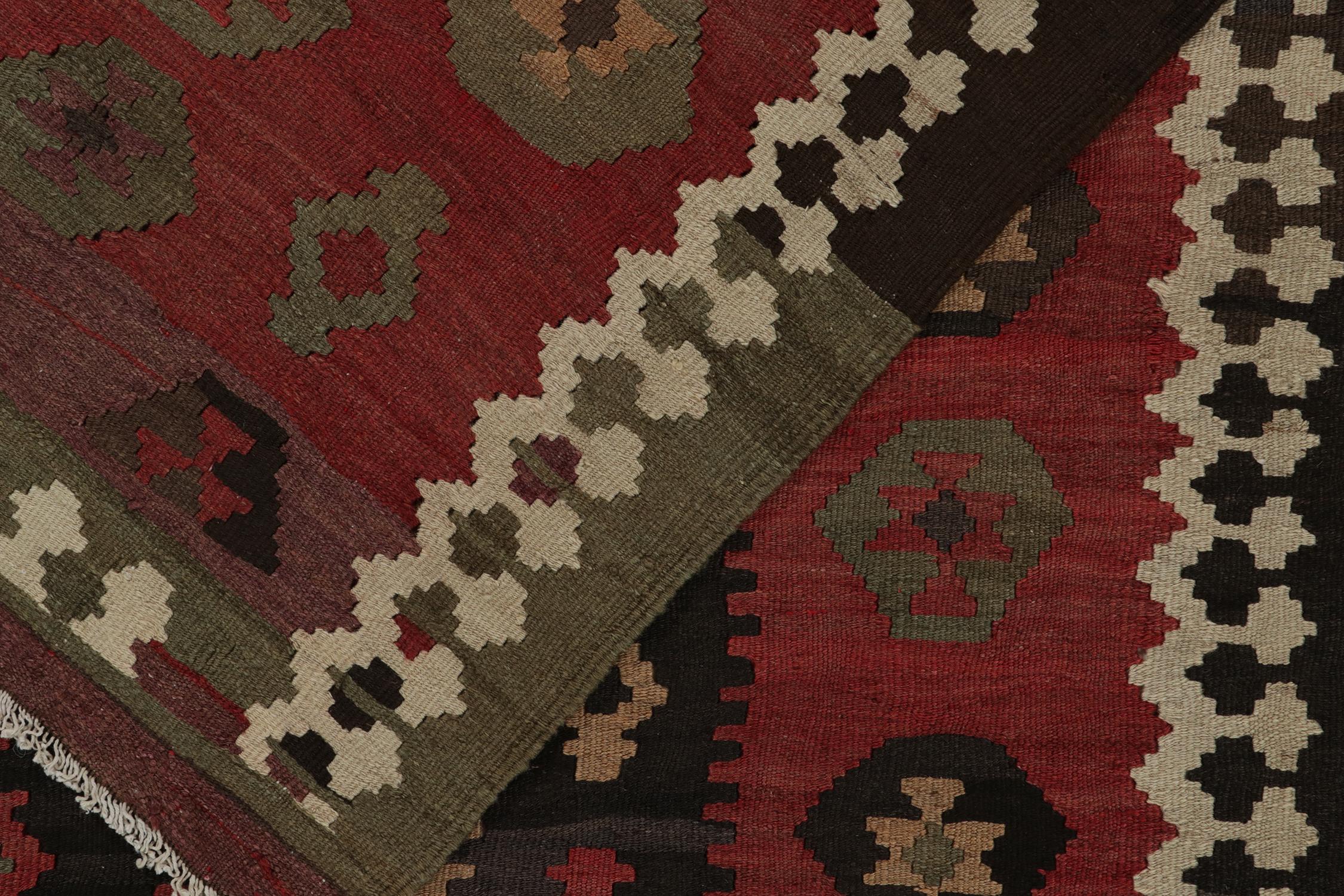 Milieu du XXe siècle Tapis & Kilim persan Shahsavan vintage à motifs rouges et bruns en vente