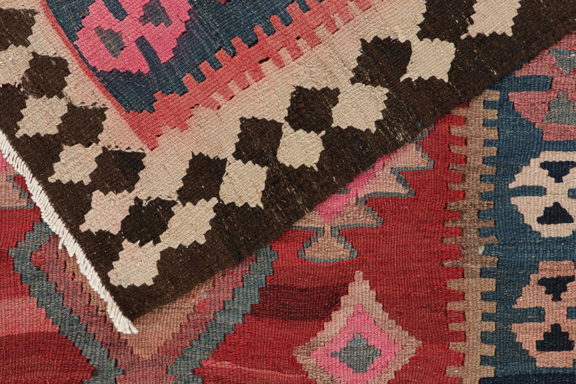 Shahsavan Persischer Kelim in Rot, Blau und Rosa mit Muster (Wolle) im Angebot