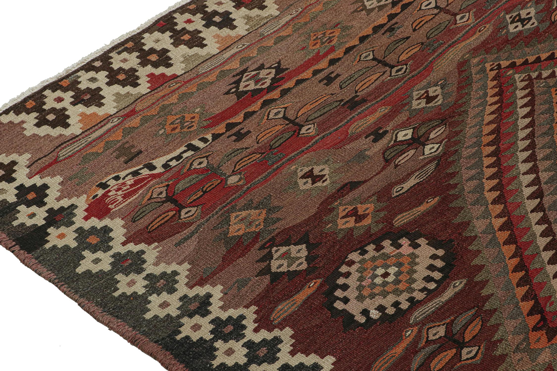Shahsavan Persischer Kelim in Rot mit geometrischen Mustern von Teppich & Kilim im Zustand „Gut“ im Angebot in Long Island City, NY