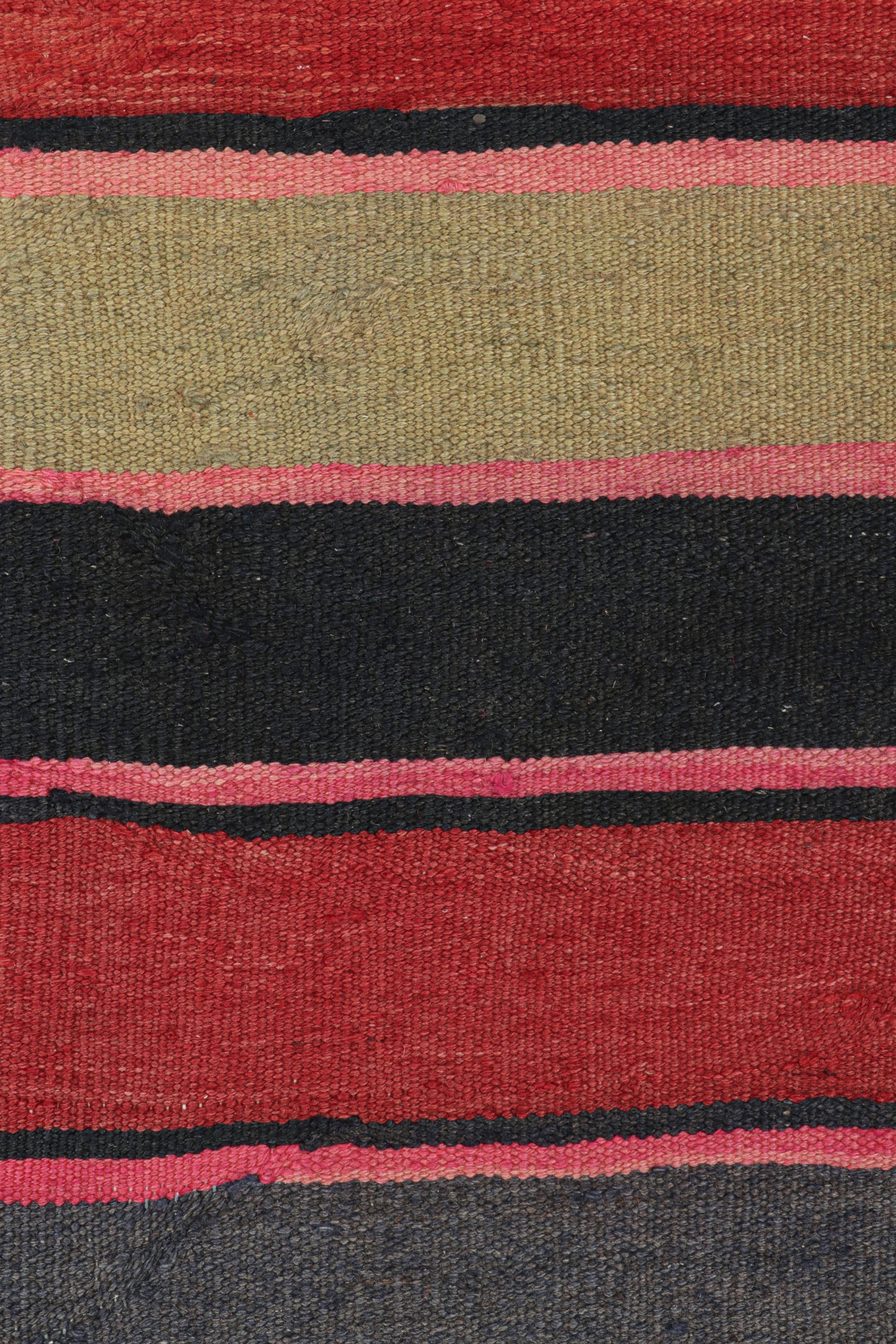 Vintage Shahsavan Persischer Kelim in Rot mit mehrfarbigen Streifen, von Rug & Kilim (Handgeknüpft) im Angebot