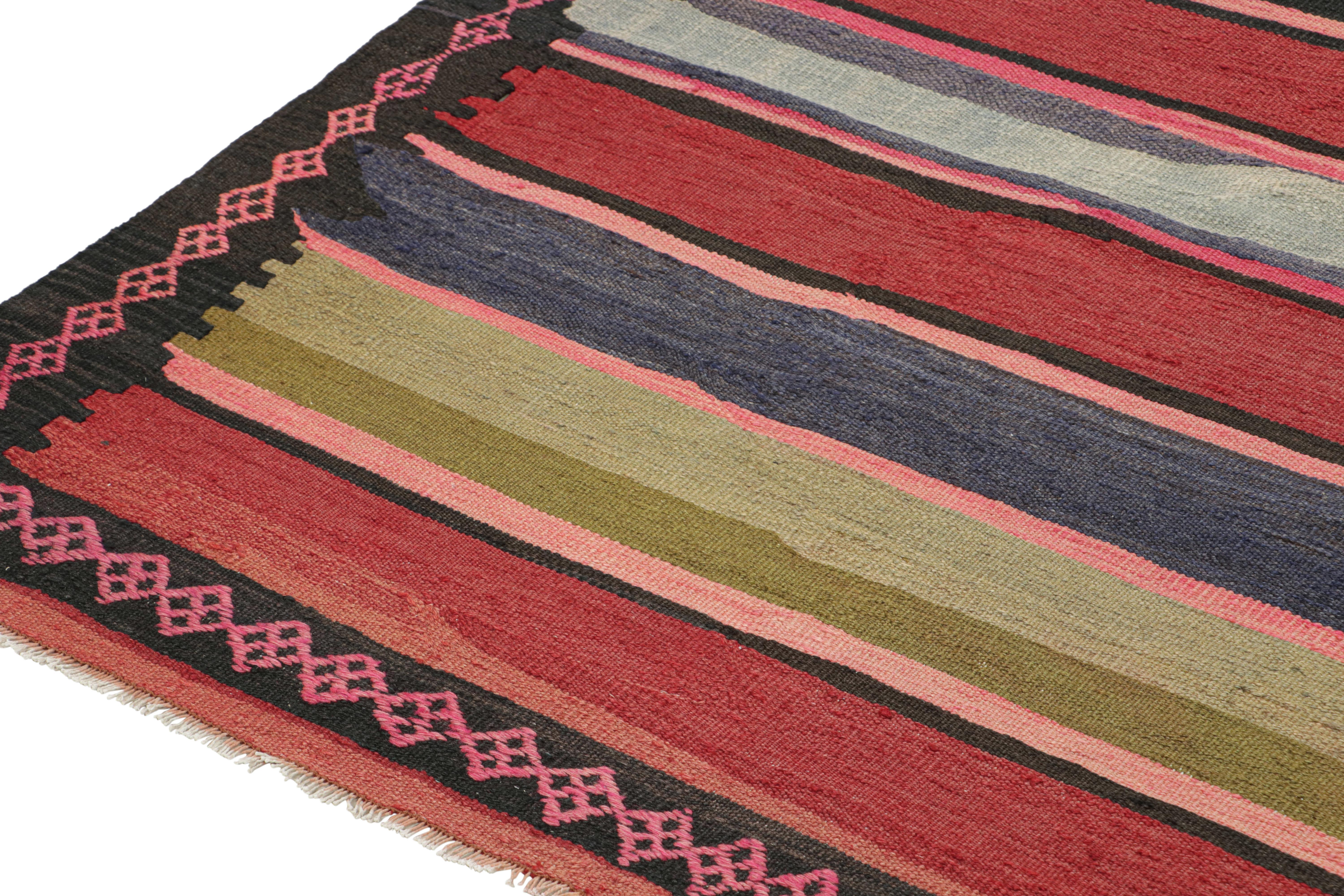 Vintage Shahsavan Persischer Kelim in Rot mit mehrfarbigen Streifen, von Rug & Kilim (Wolle) im Angebot