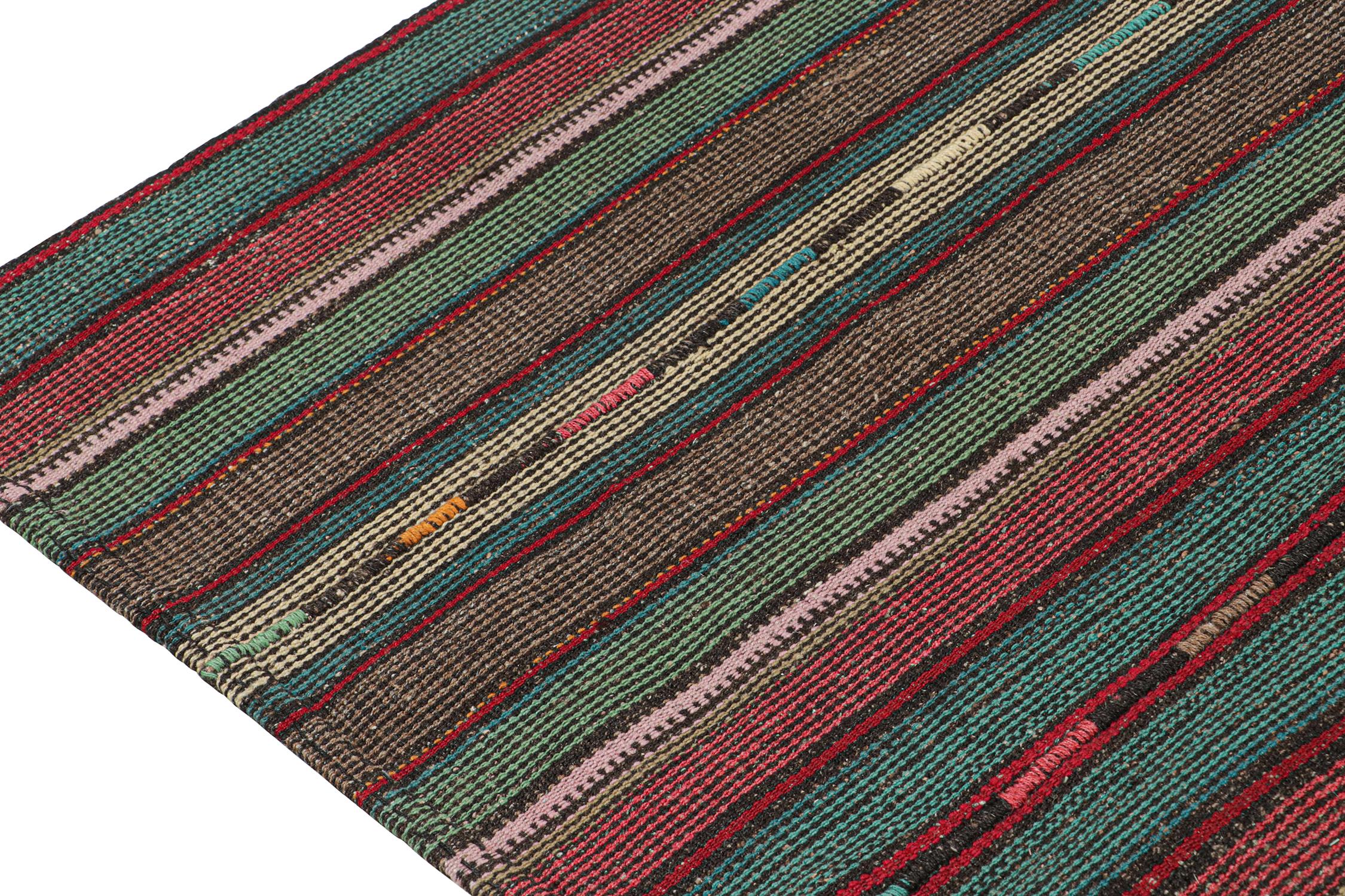 Shahsavan Persischer Kelim-Teppich in polychromen Streifen von Teppich & Kilim im Zustand „Gut“ im Angebot in Long Island City, NY