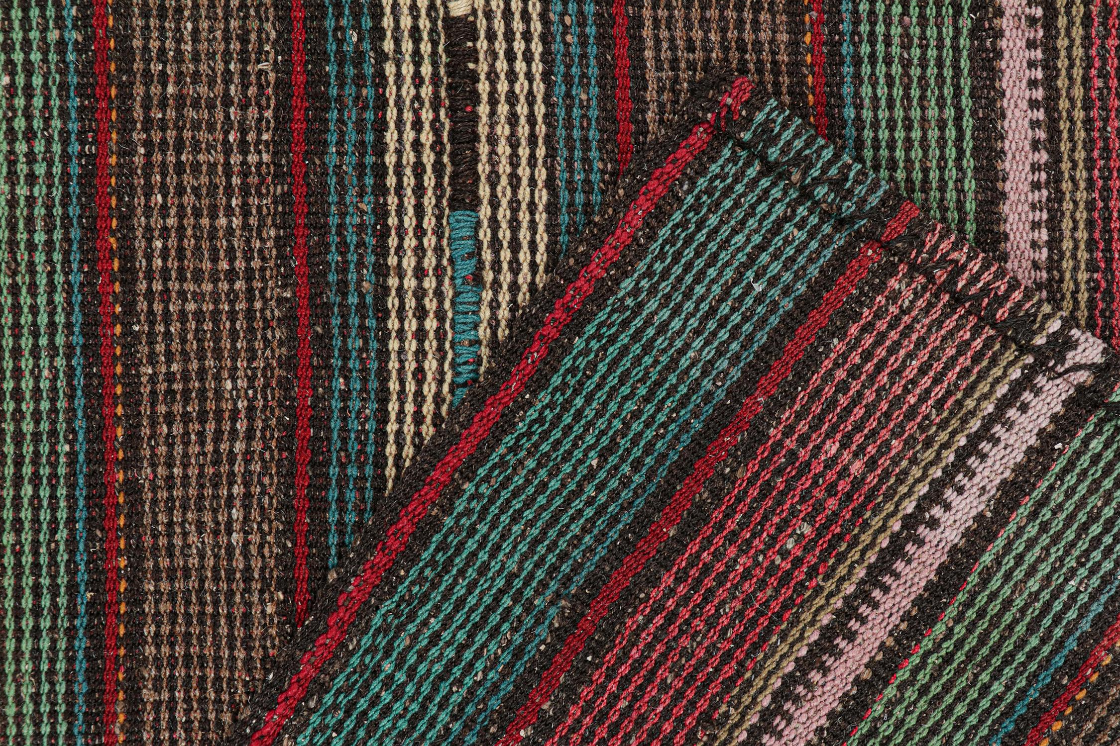 Shahsavan Persischer Kelim-Teppich in polychromen Streifen von Teppich & Kilim (Mitte des 20. Jahrhunderts) im Angebot