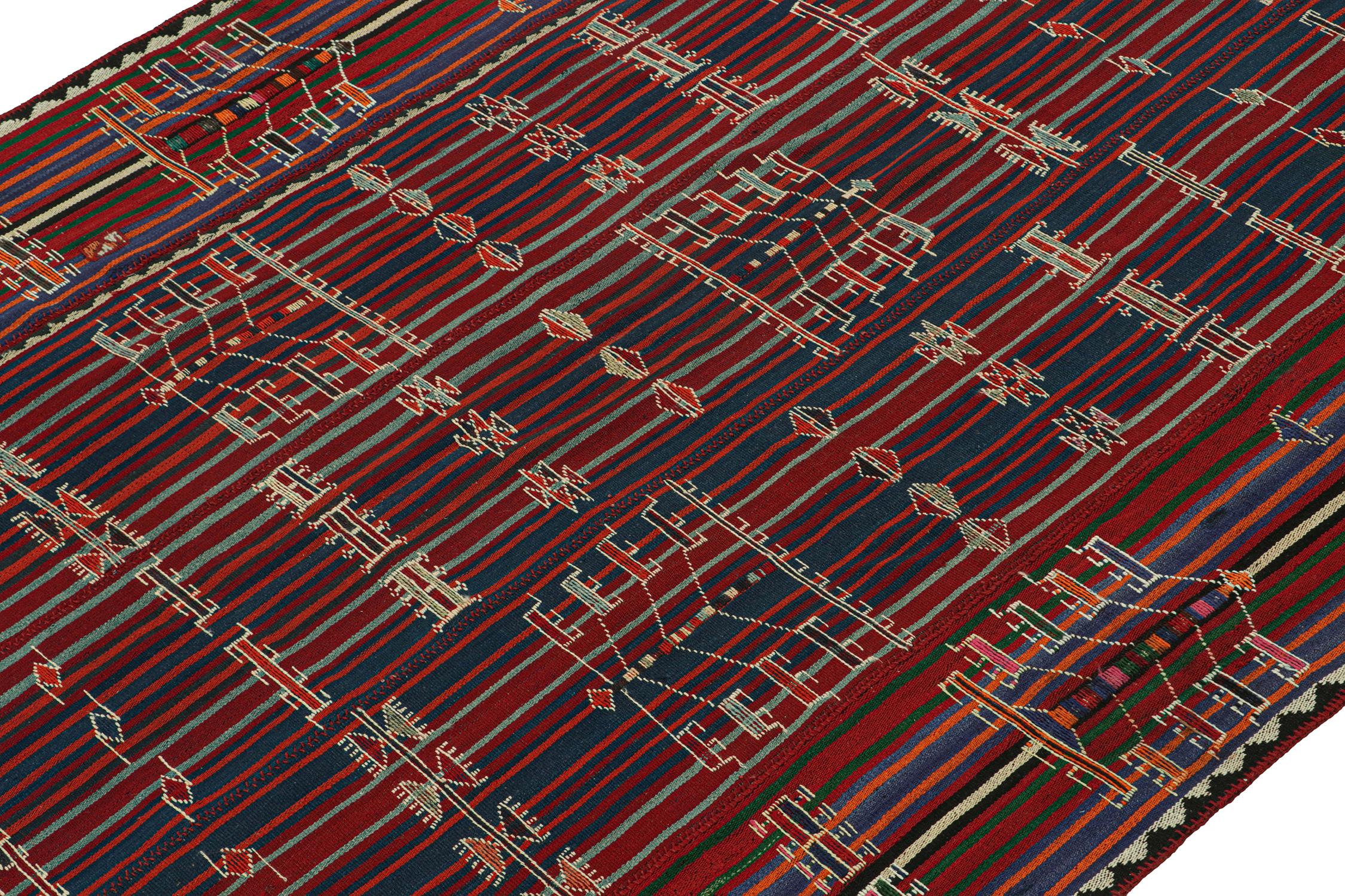 Shahsavan Persischer Kelim-Teppich in Rot und Blau mit roten und blauen Mustern von Rug & Kilim (Handgeknüpft) im Angebot