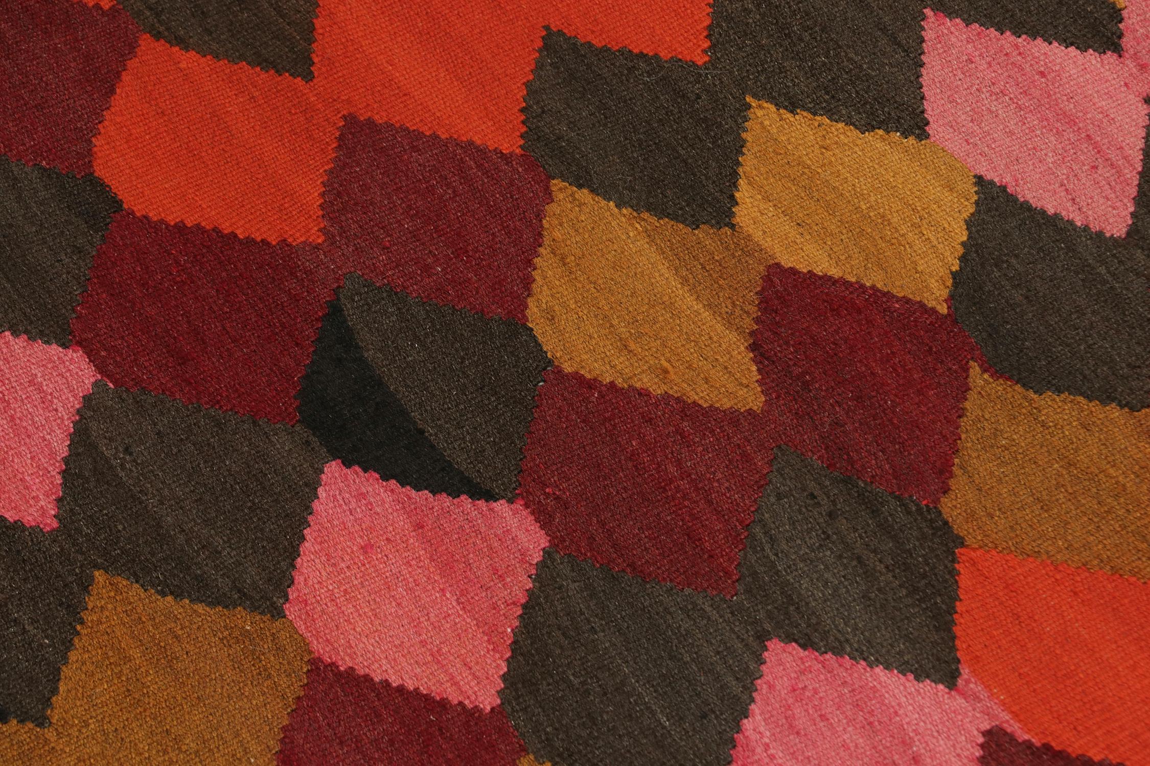 Shahsavan Persischer Kelim-Läufer in polychromem Muster von Rug & Kilim, Vintage (Mitte des 20. Jahrhunderts) im Angebot