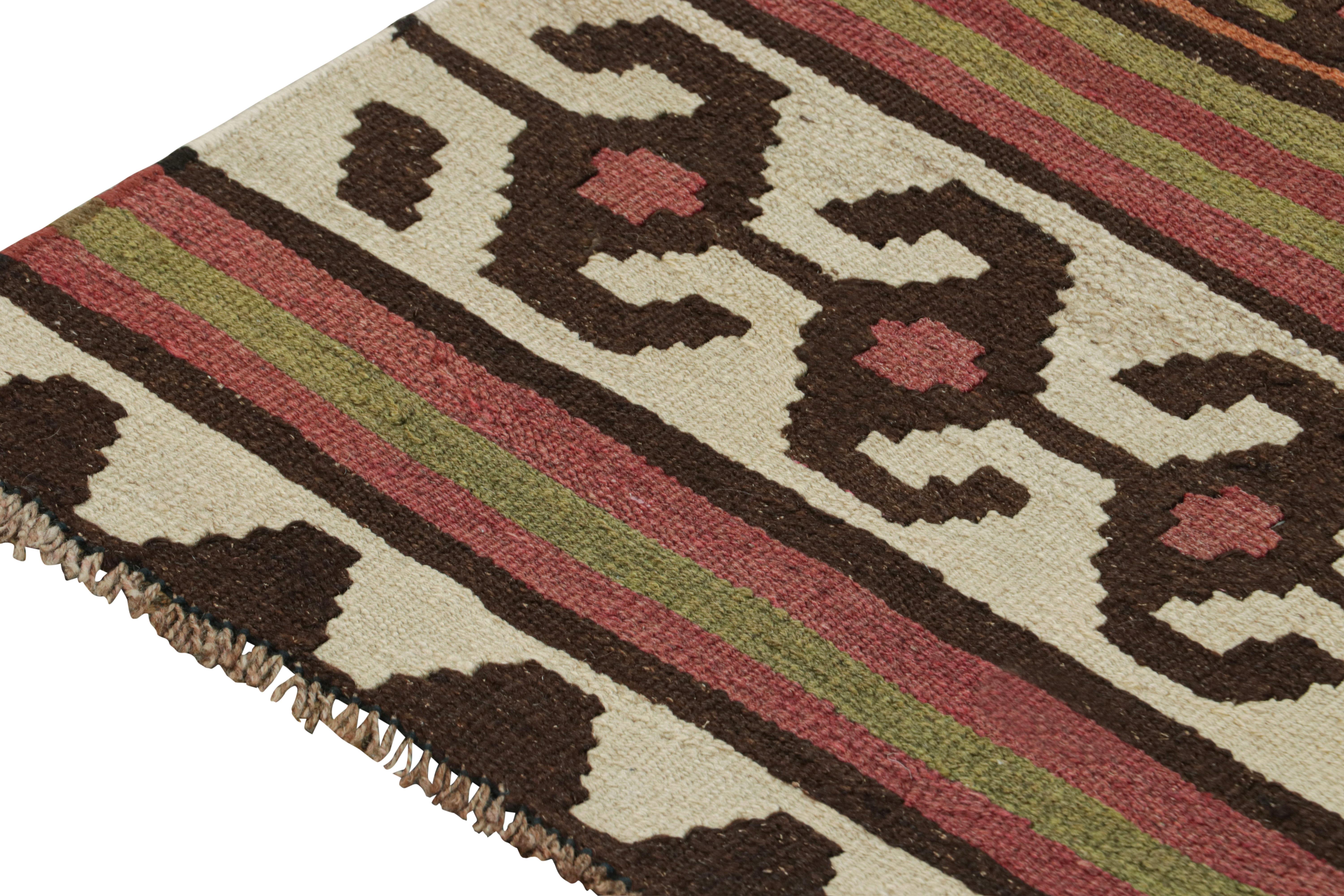 Shahsavan Persischer Kelim-Läufer in polychromen Mustern von Teppich & Kilim im Zustand „Gut“ im Angebot in Long Island City, NY