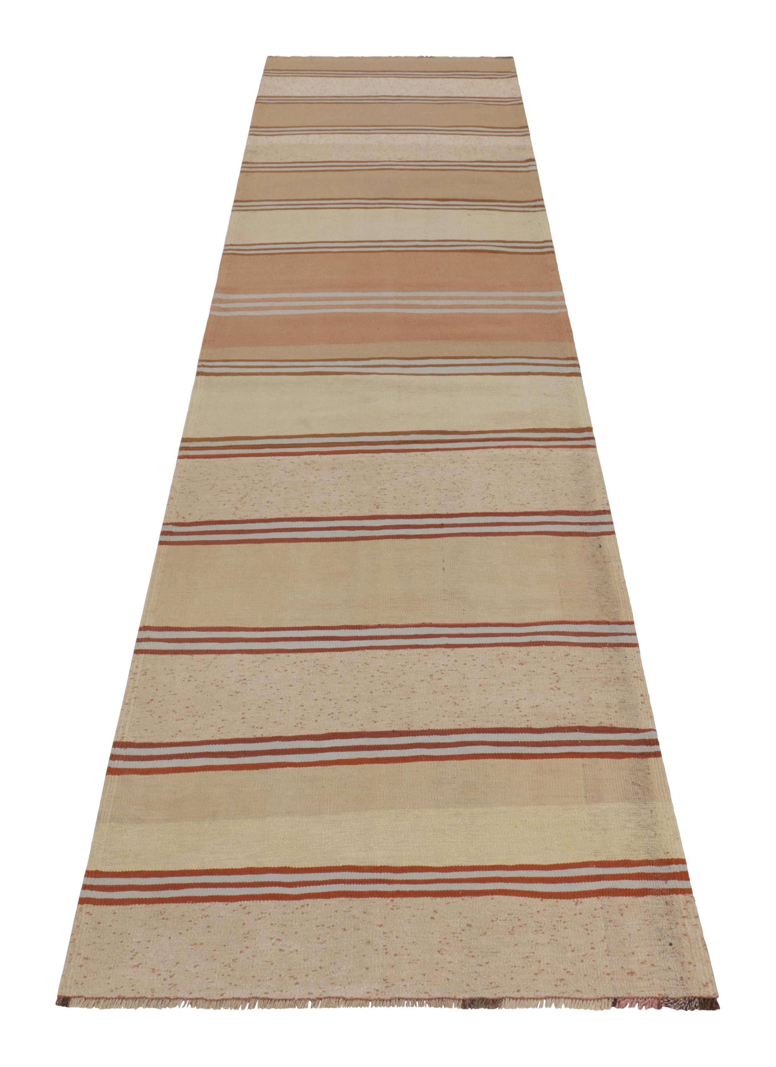 Vintage Shahsavan Persischer Kilim Läufer, Beige-Braun gestreift - Rug & Kilim im Zustand „Gut“ im Angebot in Long Island City, NY
