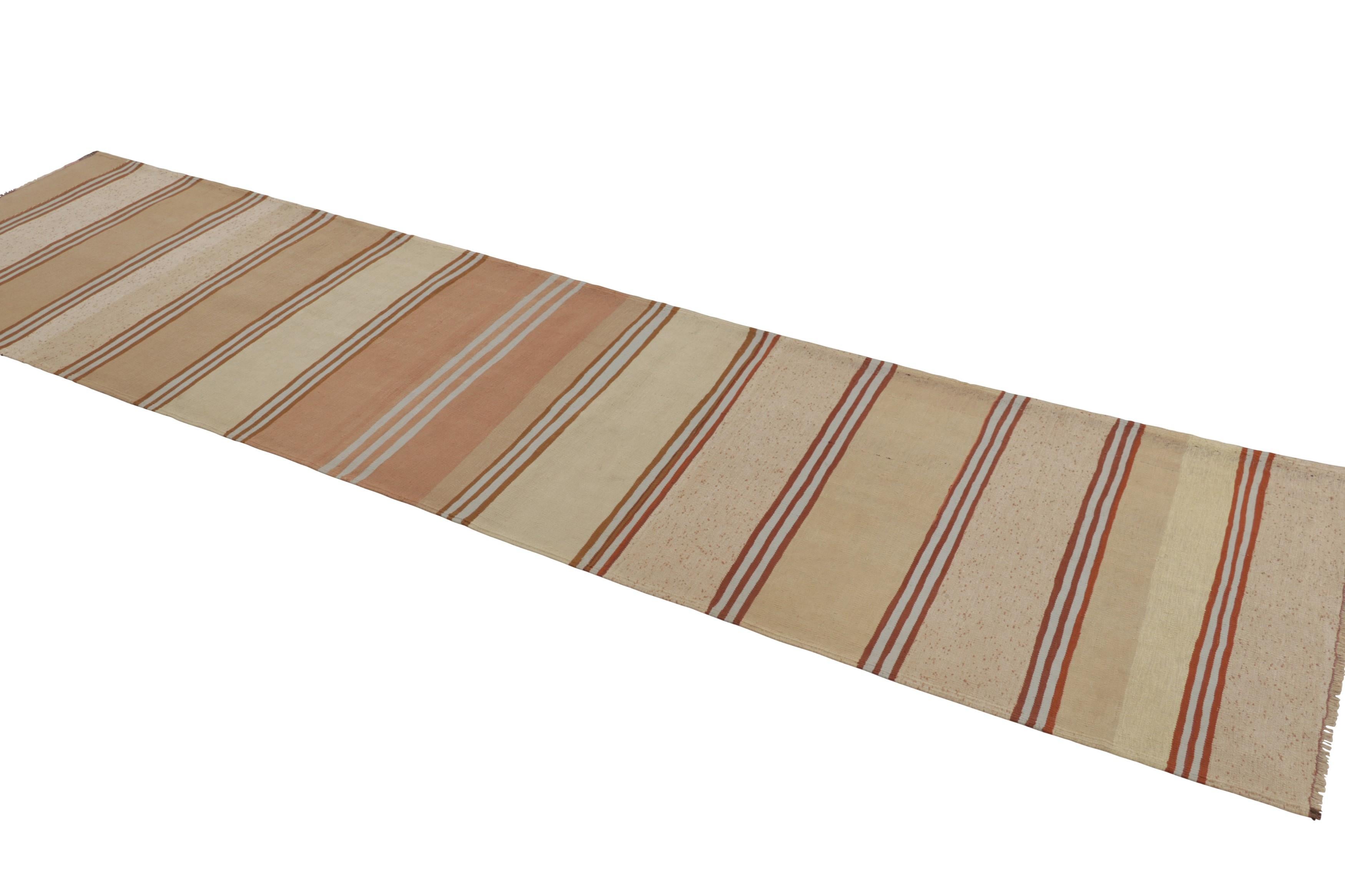 Vintage Shahsavan Persischer Kilim Läufer, Beige-Braun gestreift - Rug & Kilim (Mitte des 20. Jahrhunderts) im Angebot