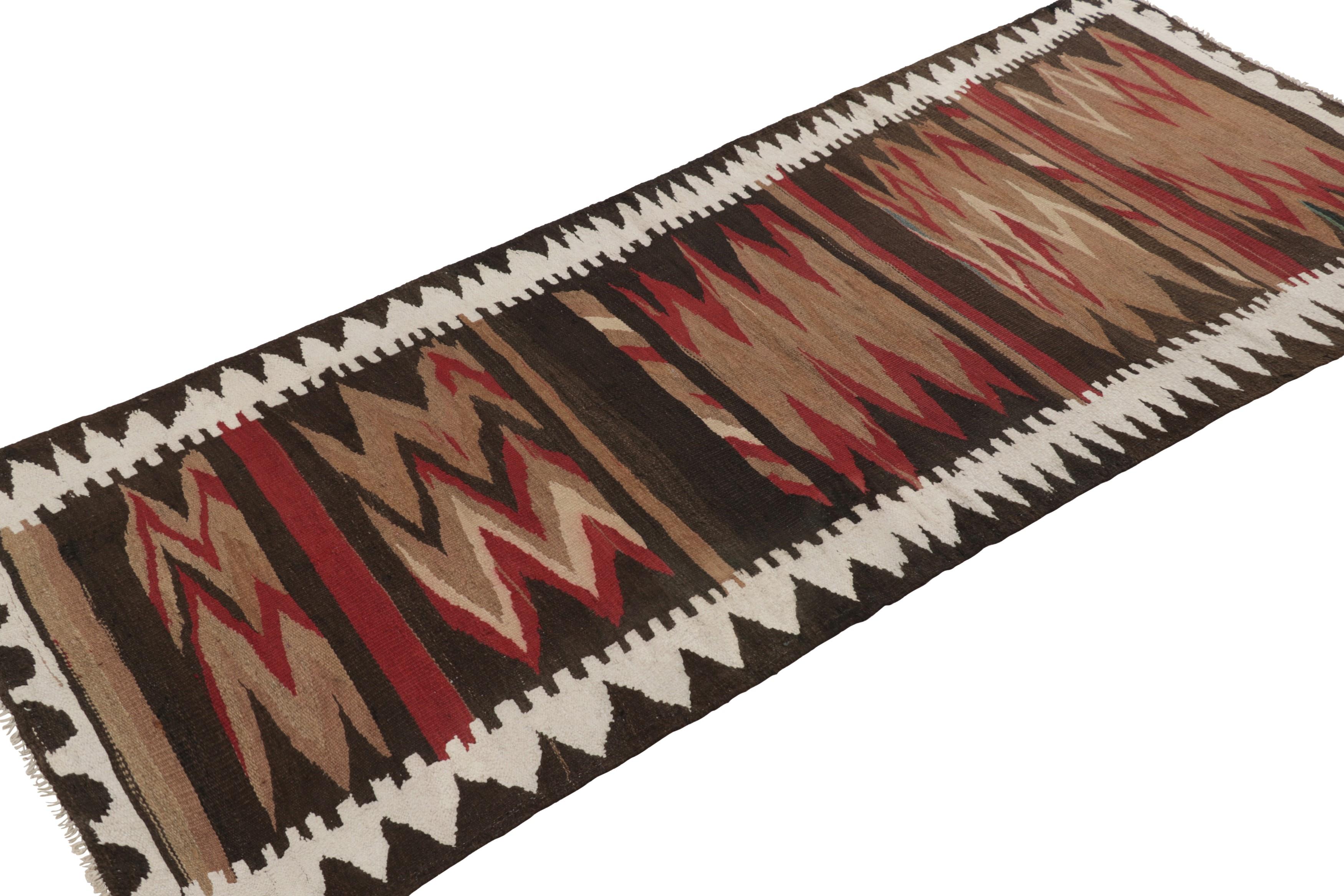Vintage Shahsavan Persische Kilim Läufer, Braun und Rot Chevrons - Rug & Kilim (Mitte des 20. Jahrhunderts) im Angebot