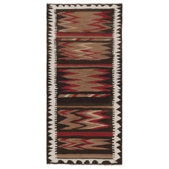Tapis de course Kilim persan Vintage Shahsavan, Chevrons marrons et rouges - Rug & Kilim