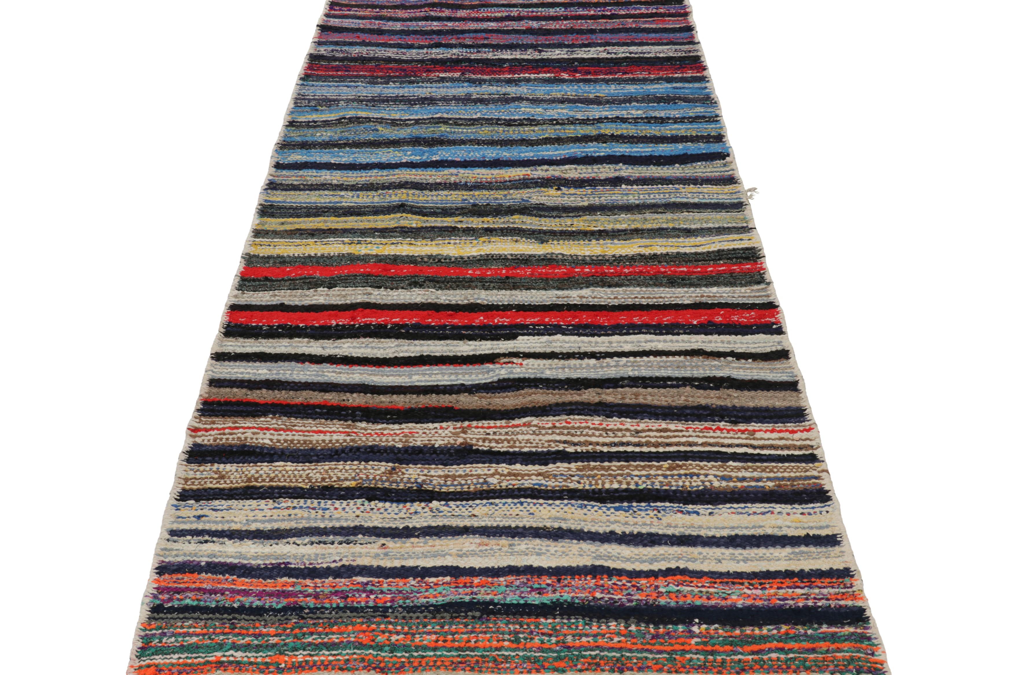 Vintage Shahsavan Persischer Kilim Läufer Teppich, Polychromatische Streifen - Rug & Kilim im Zustand „Gut“ im Angebot in Long Island City, NY