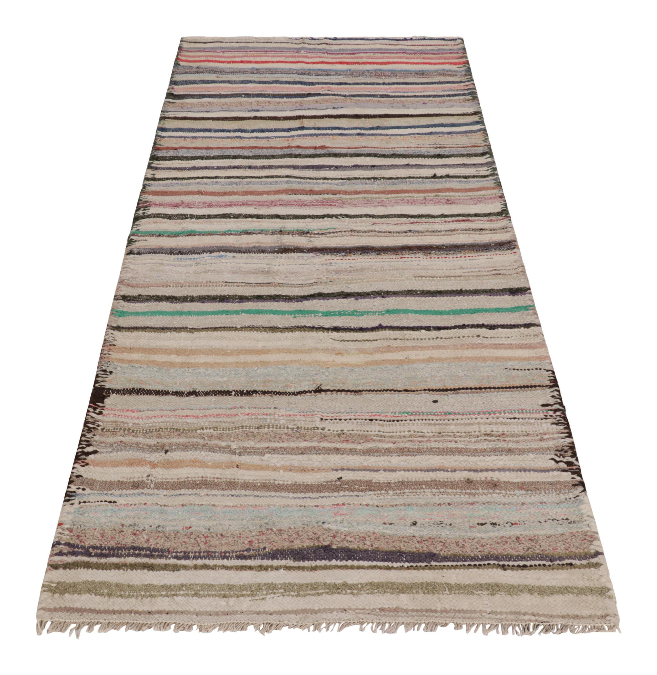 Annodato a mano Tappeto vintage Shahsavan Persian Kilim Runner, strisce policrome - Rug & Kilim in vendita