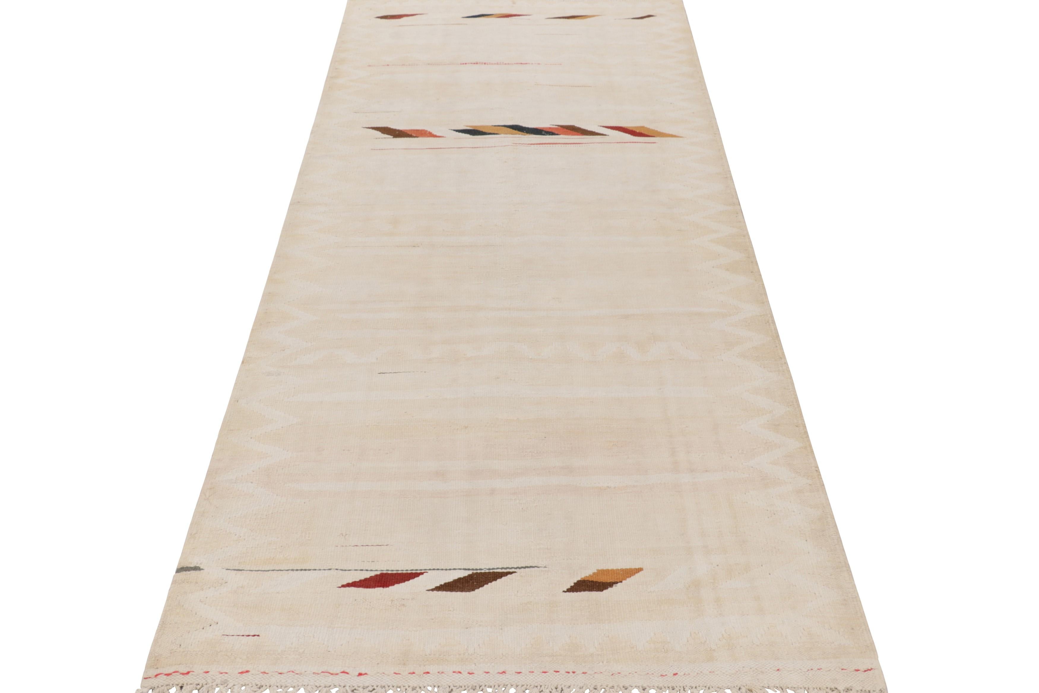 Vintage Shahsavan Persian Kilim Runner Rug, Polychromatic Stripes - Rug & Kilim In Good Condition For Sale In Long Island City, NY
