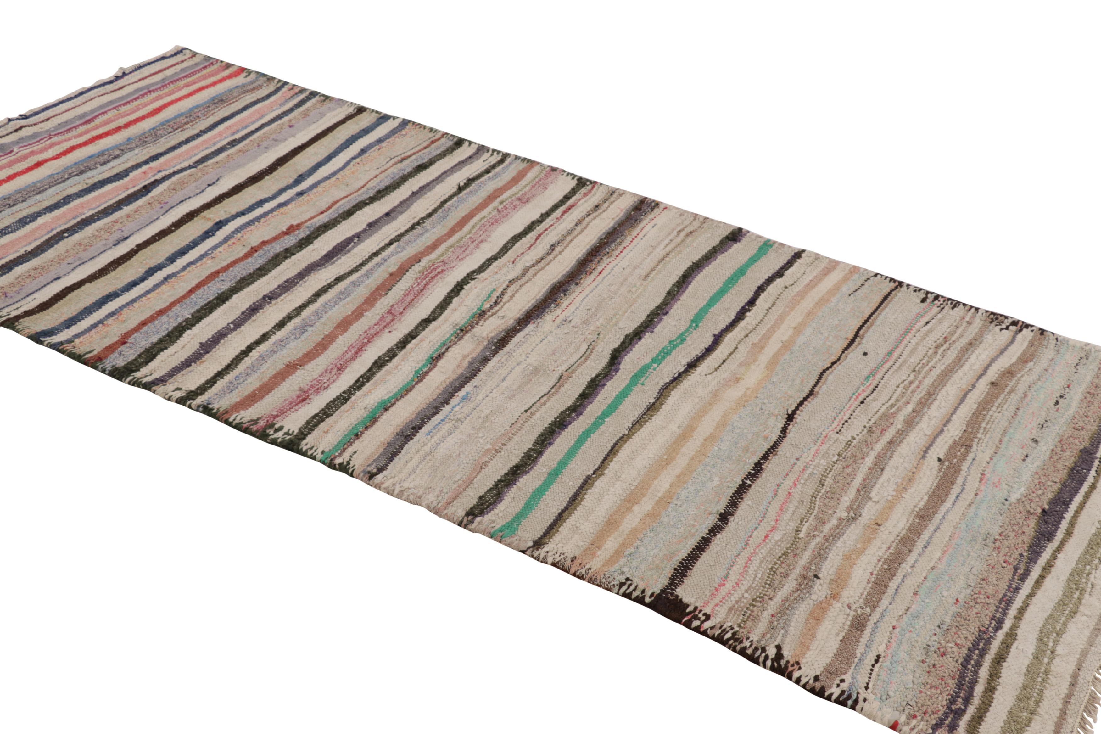 Tappeto vintage Shahsavan Persian Kilim Runner, strisce policrome - Rug & Kilim In condizioni buone in vendita a Long Island City, NY