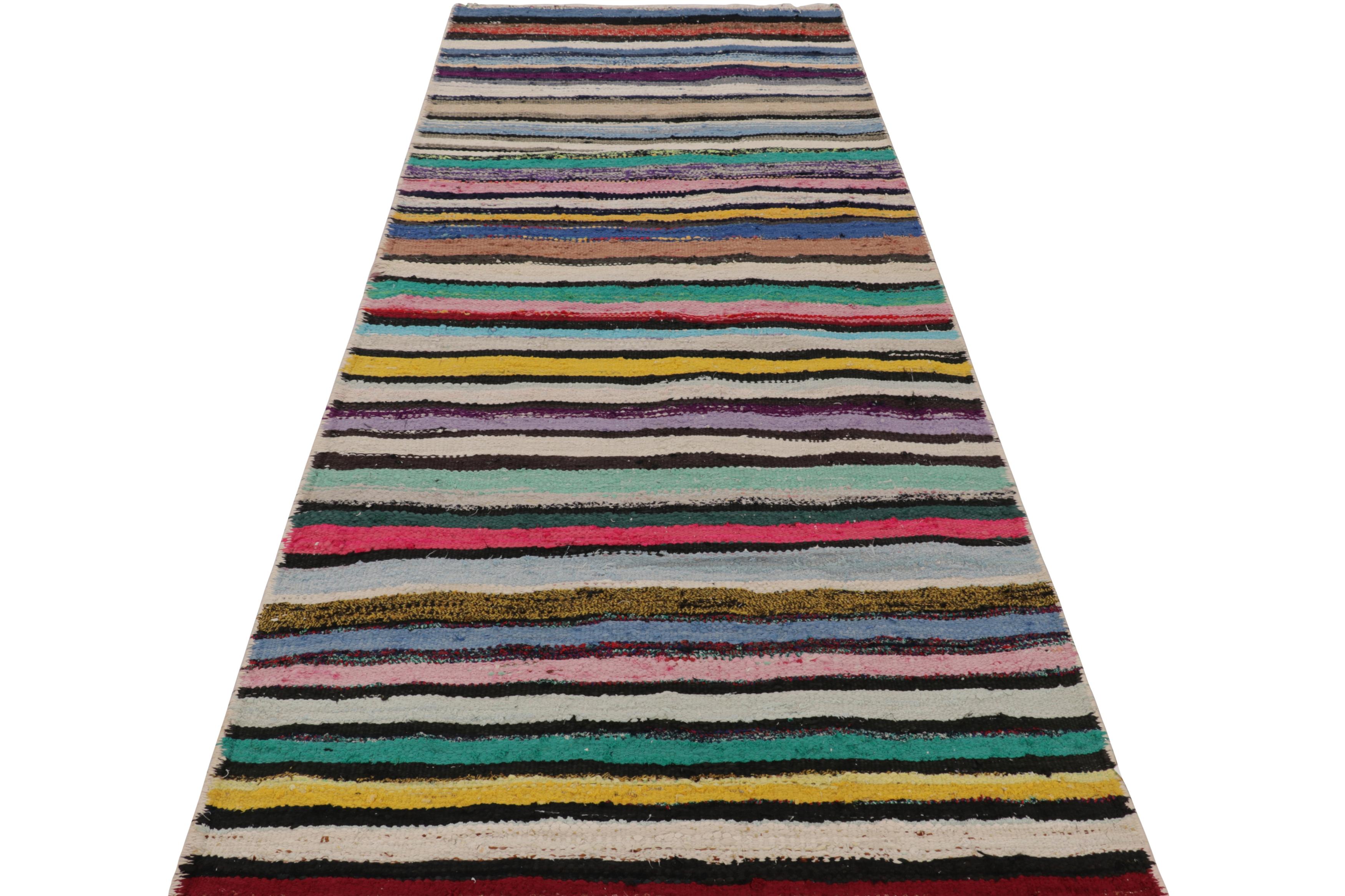 Tappeto vintage Shahsavan Persian Kilim Runner, strisce policrome - Rug & Kilim In condizioni buone in vendita a Long Island City, NY