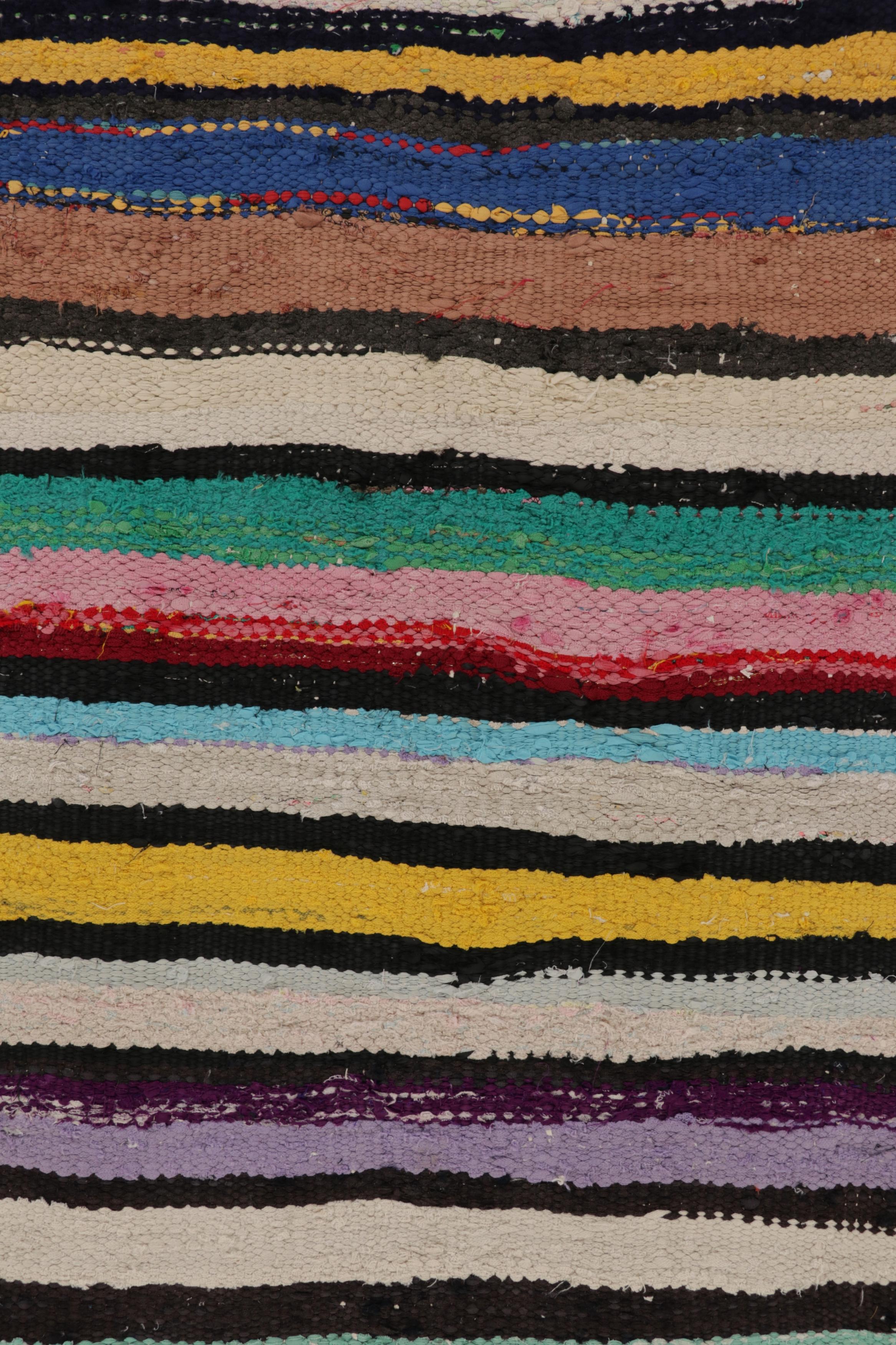 Metà XX secolo Tappeto vintage Shahsavan Persian Kilim Runner, strisce policrome - Rug & Kilim in vendita