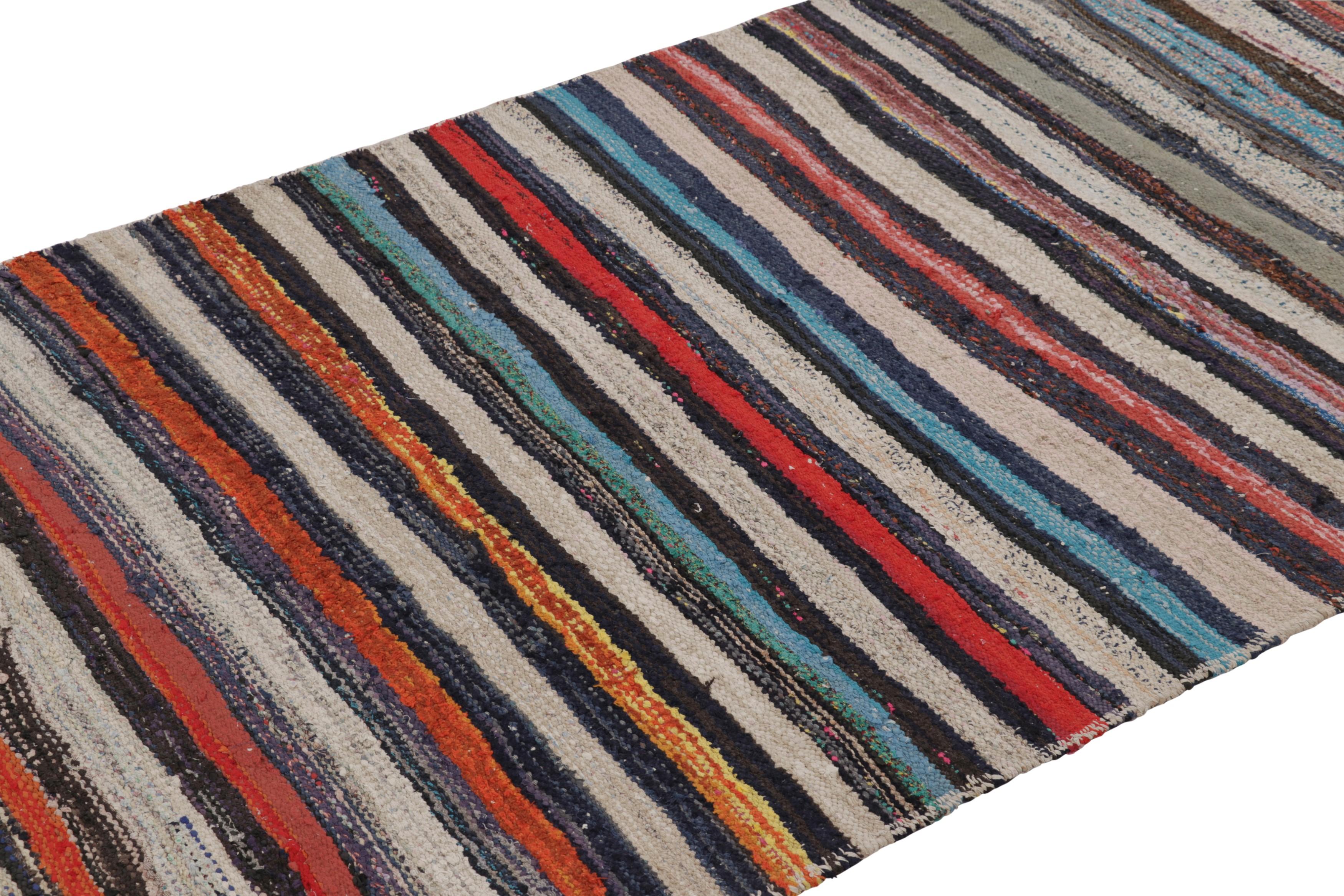Dieser 4x8 Shahsavan-Kilim-Läufer aus handgewebter Wolle (ca. 1950-1960) ist ein besonders leuchtendes und begehrtes Exemplar einer aufregenden neuen Kuration aus der Kollektion klassischer Kelims und Flachgewebe von Rug & Kilim.

Über das