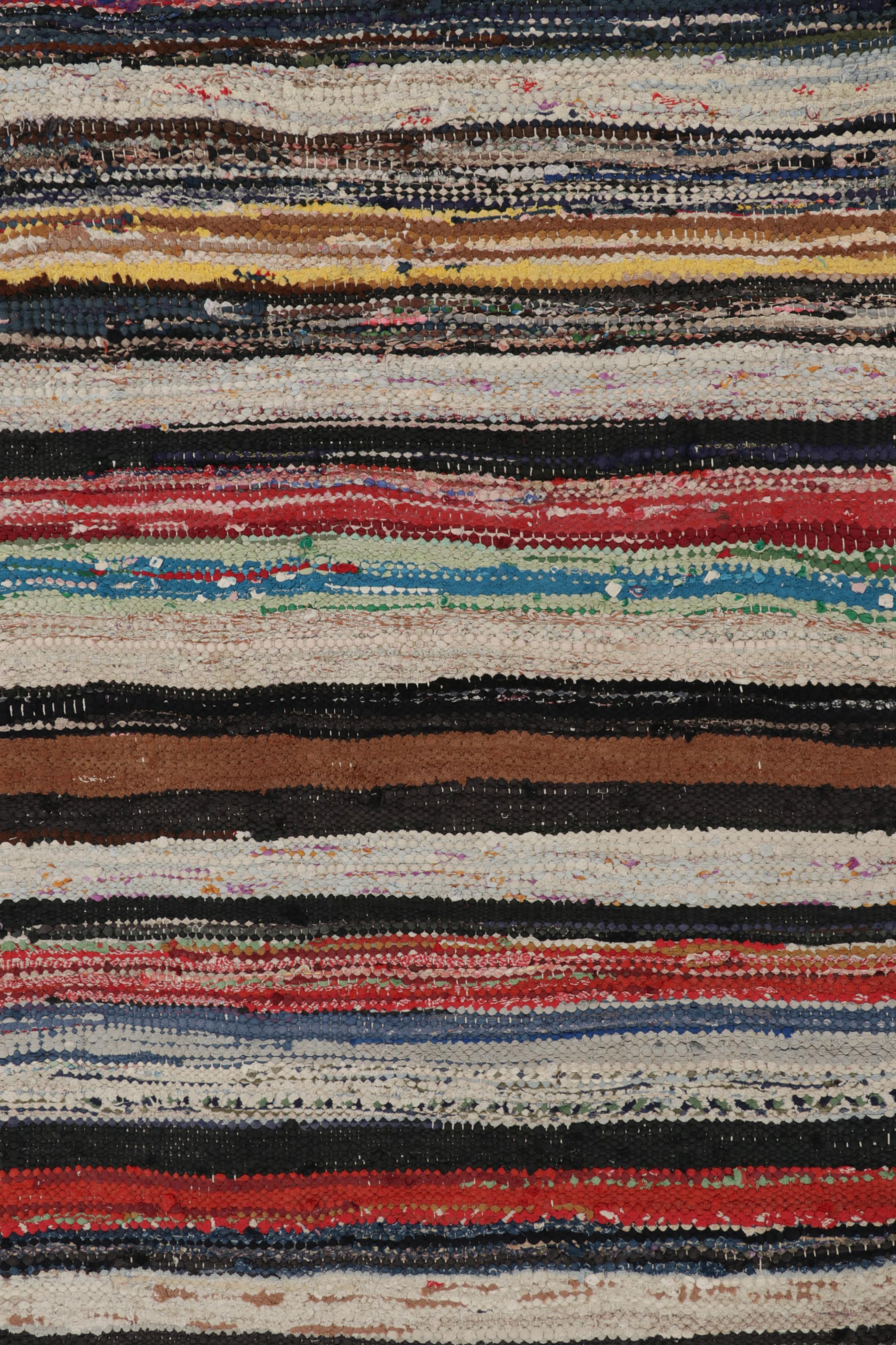 Perse Vintage Shahsavan Persian Kilim Runner with Polychromatic Stripes - Rug & Kilim en vente