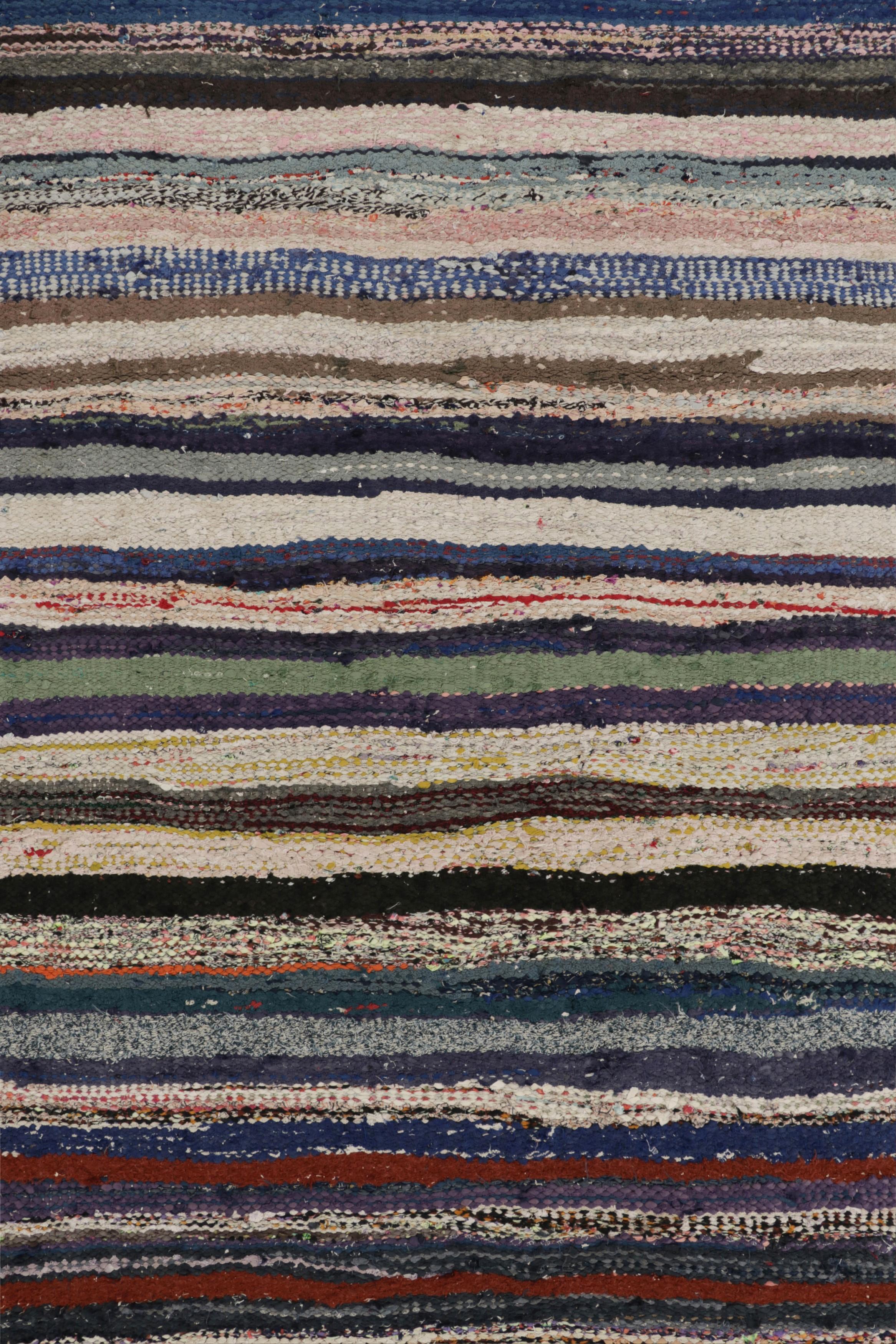 Perse Vintage Shahsavan Persian Kilim Runner with Polychromatic Stripes - Rug & Kilim en vente