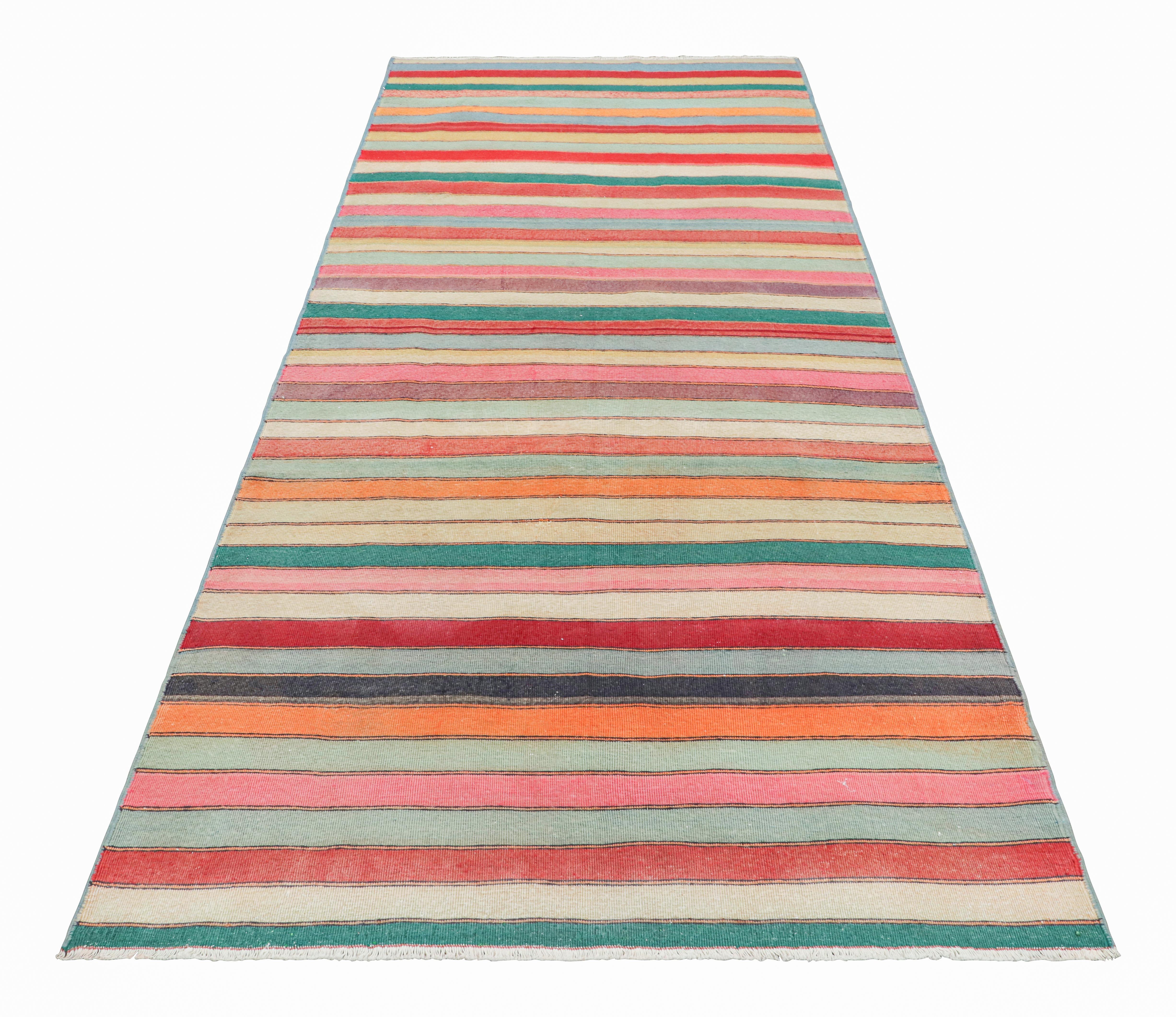 Persiano Runner Kilim persiano vintage Shahsavan con strisce policrome - Rug & Kilim in vendita
