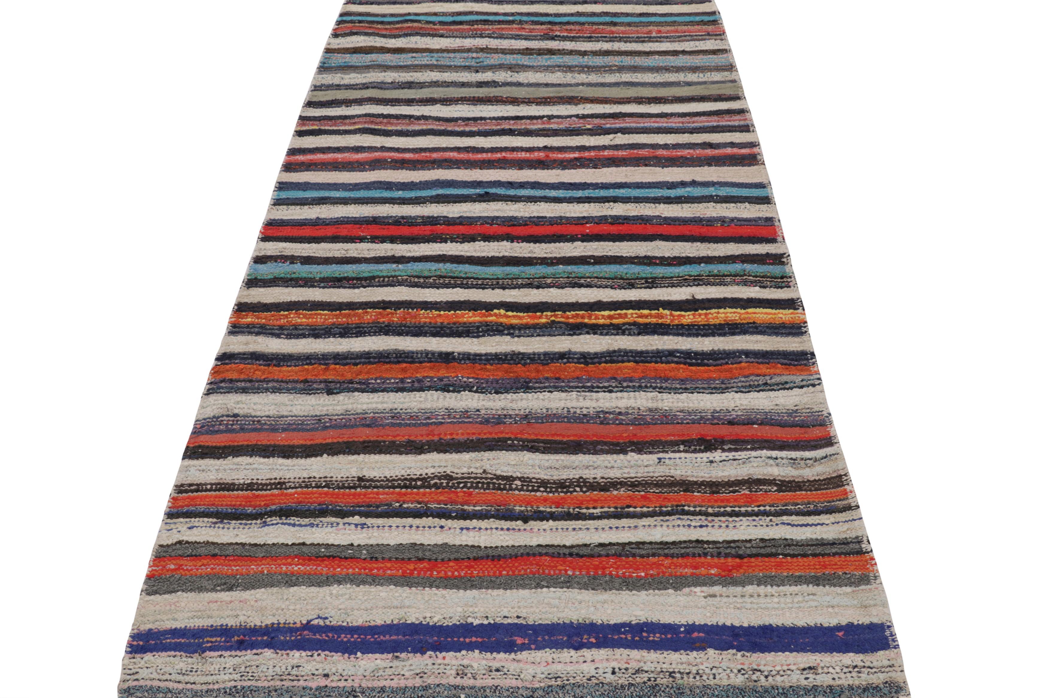 Vintage Shahsavan Persische Kilim Läufer mit polychromen Streifen - Rug & Kilim im Zustand „Gut“ im Angebot in Long Island City, NY