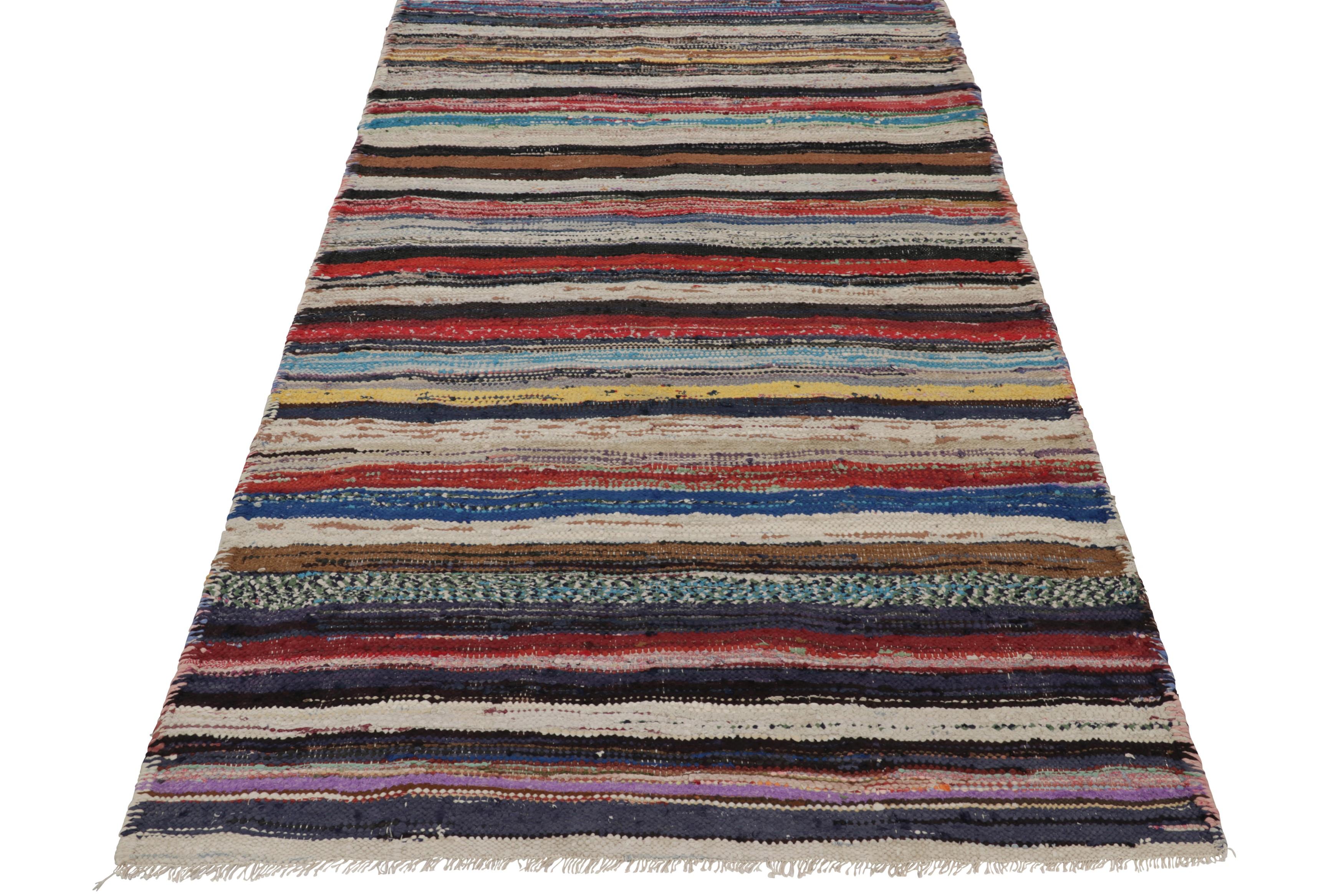 Tissé à la main Vintage Shahsavan Persian Kilim Runner with Polychromatic Stripes - Rug & Kilim en vente