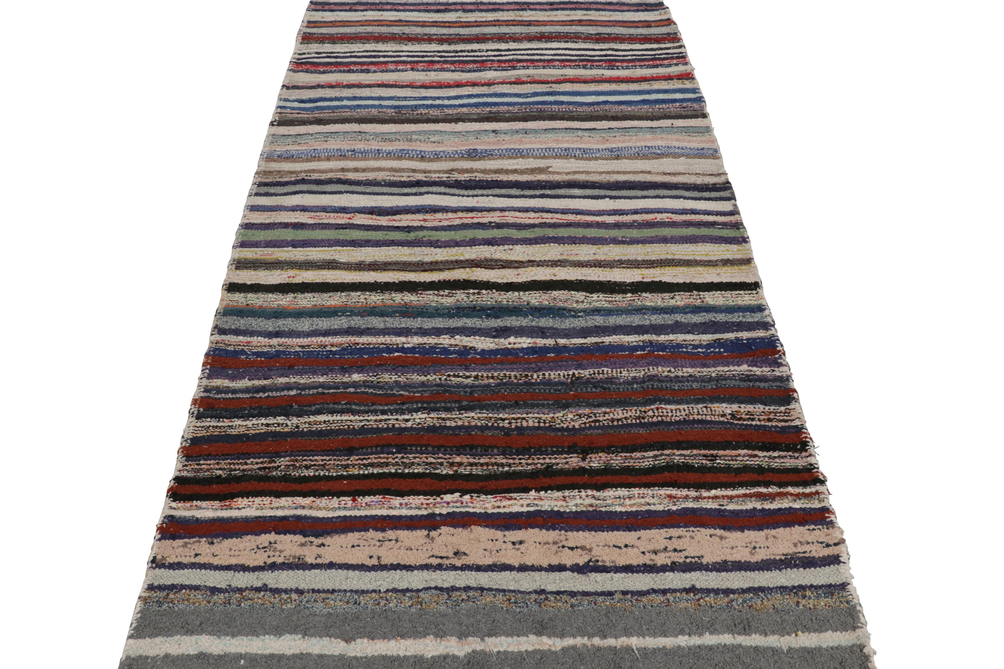 Tissé à la main Vintage Shahsavan Persian Kilim Runner with Polychromatic Stripes - Rug & Kilim en vente