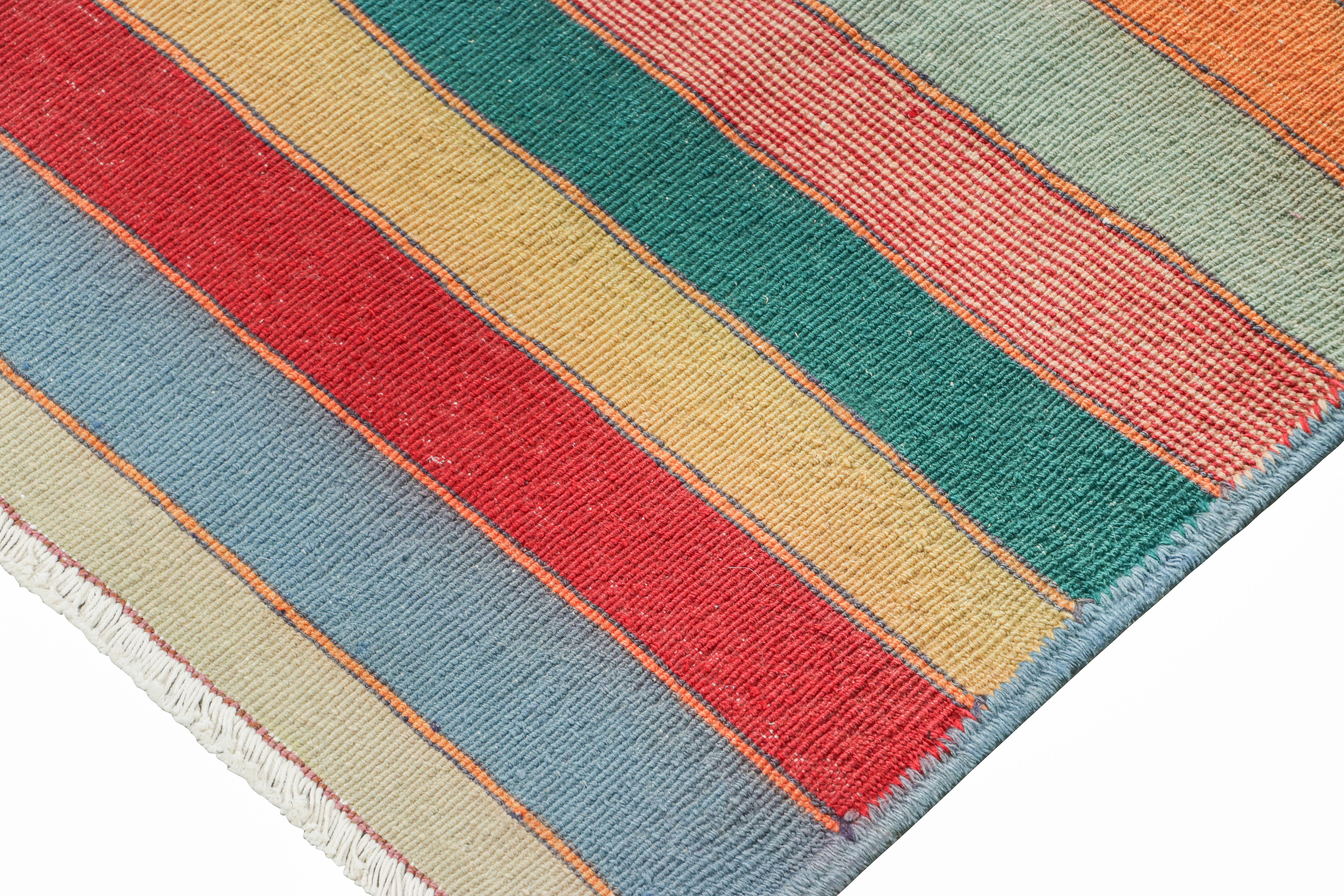 Tessuto a mano Runner Kilim persiano vintage Shahsavan con strisce policrome - Rug & Kilim in vendita