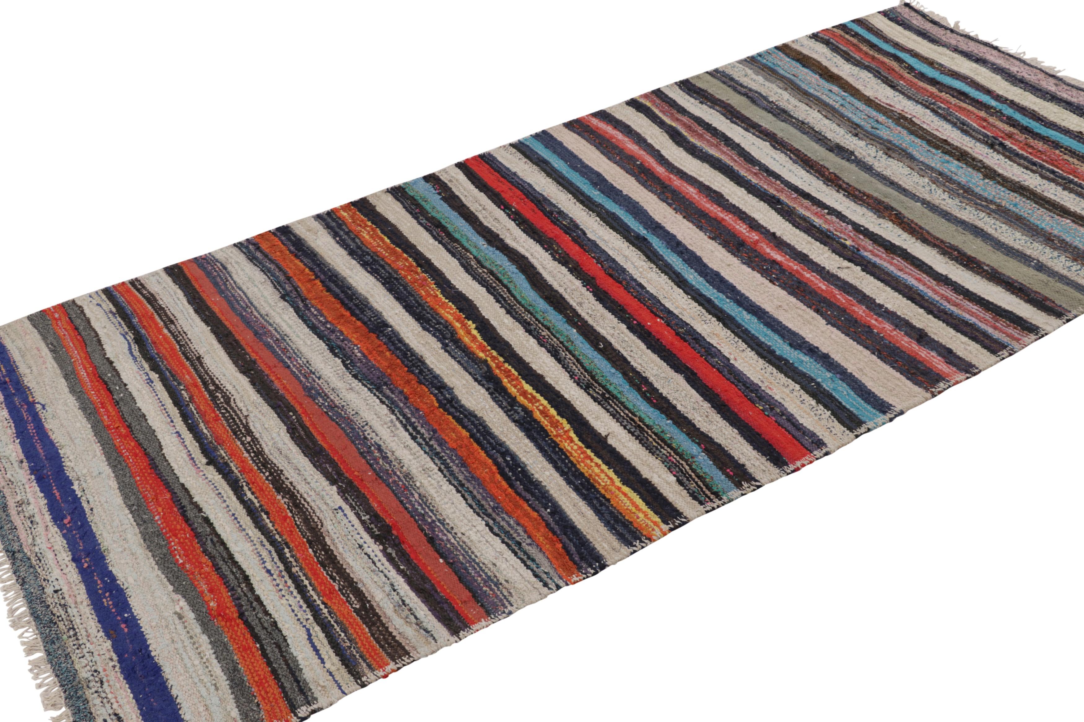 Vintage Shahsavan Persische Kilim Läufer mit polychromen Streifen - Rug & Kilim (Mitte des 20. Jahrhunderts) im Angebot