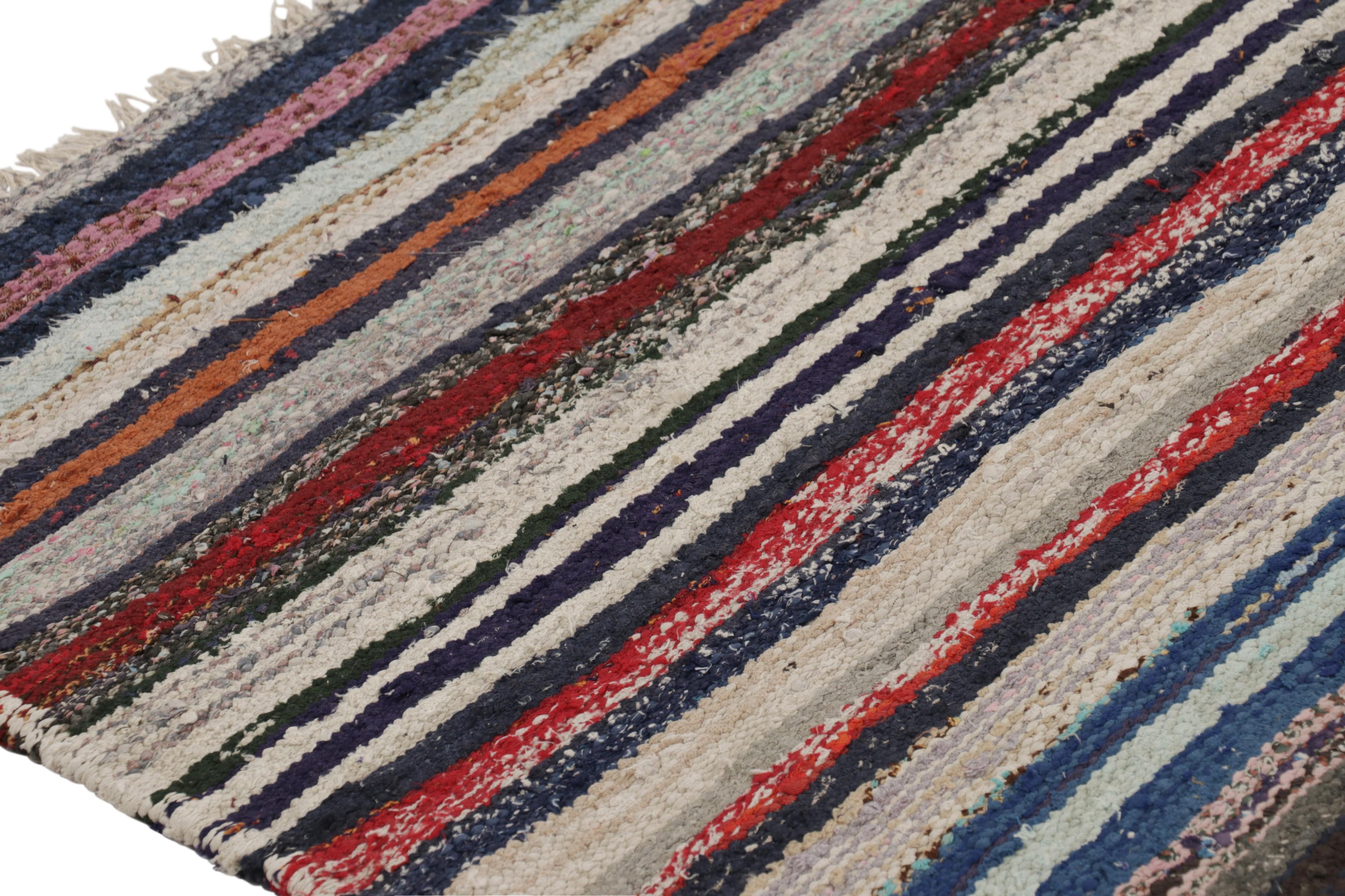 Milieu du XXe siècle Vintage Shahsavan Persian Kilim Runner with Polychromatic Stripes - Rug & Kilim en vente