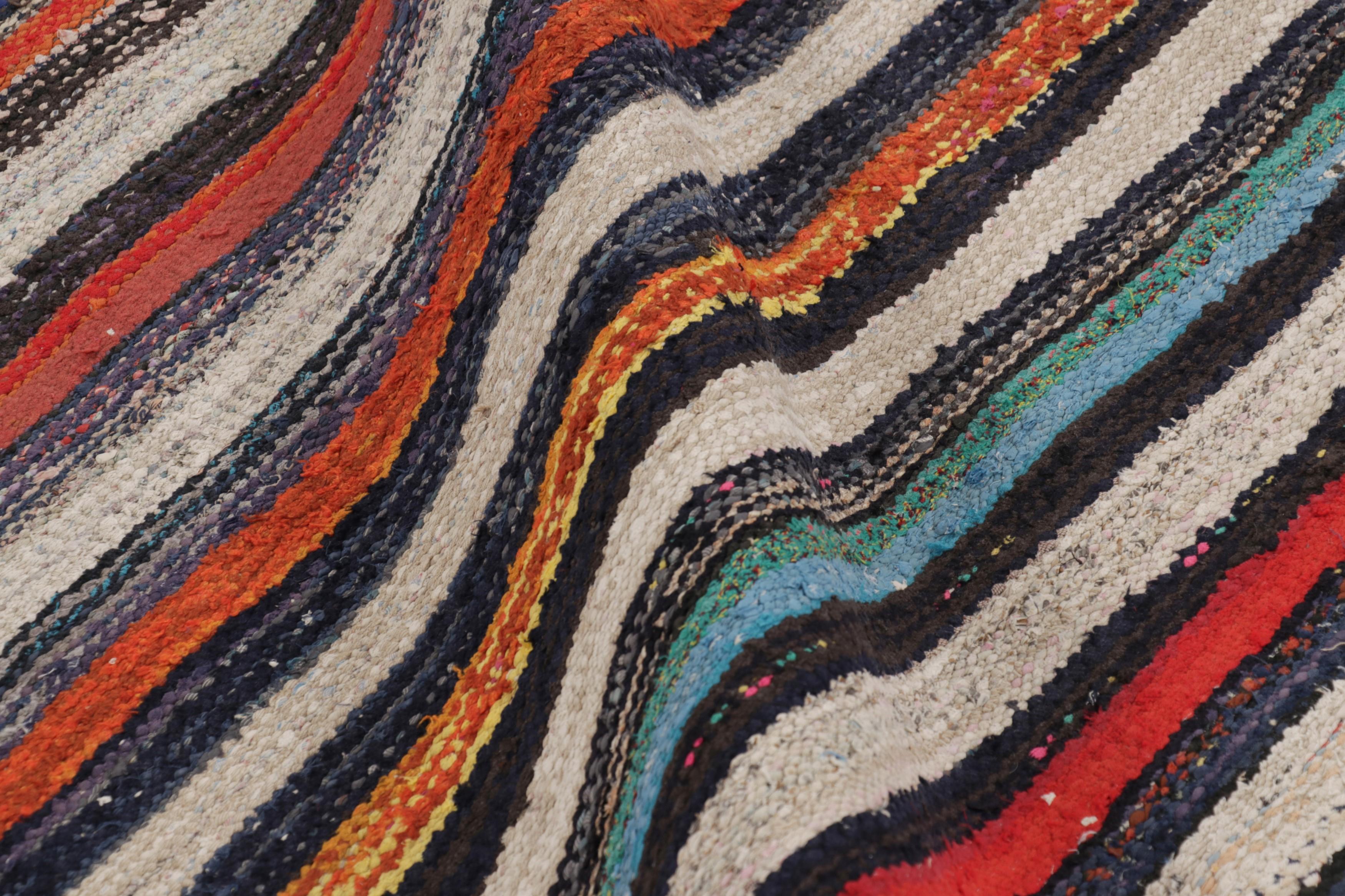 Vintage Shahsavan Persische Kilim Läufer mit polychromen Streifen - Rug & Kilim im Angebot 1