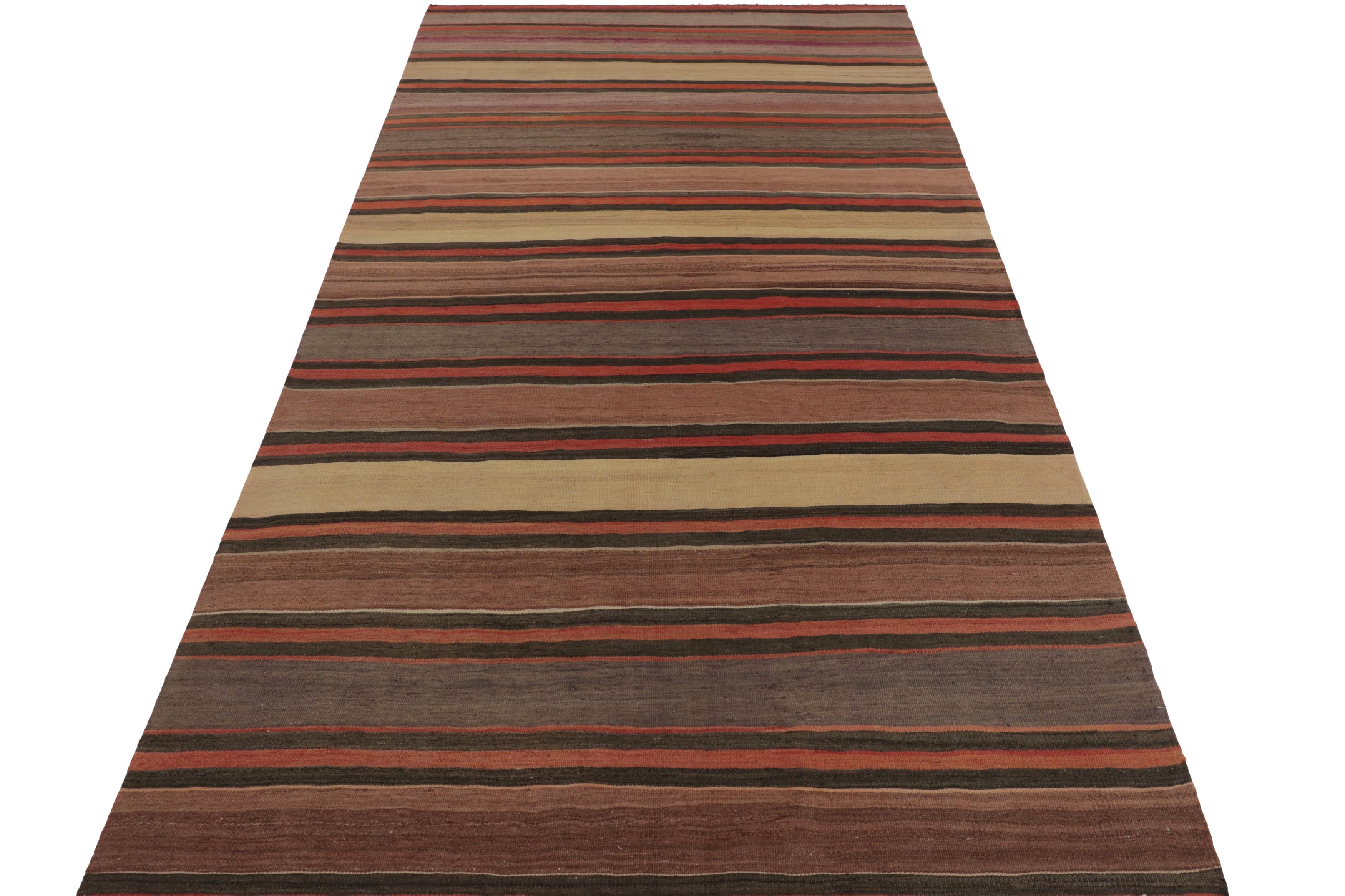 Tessuto a mano Kilim persiano vintage Shahsavan con strisce beige e rosse - Rug & Kilim in vendita