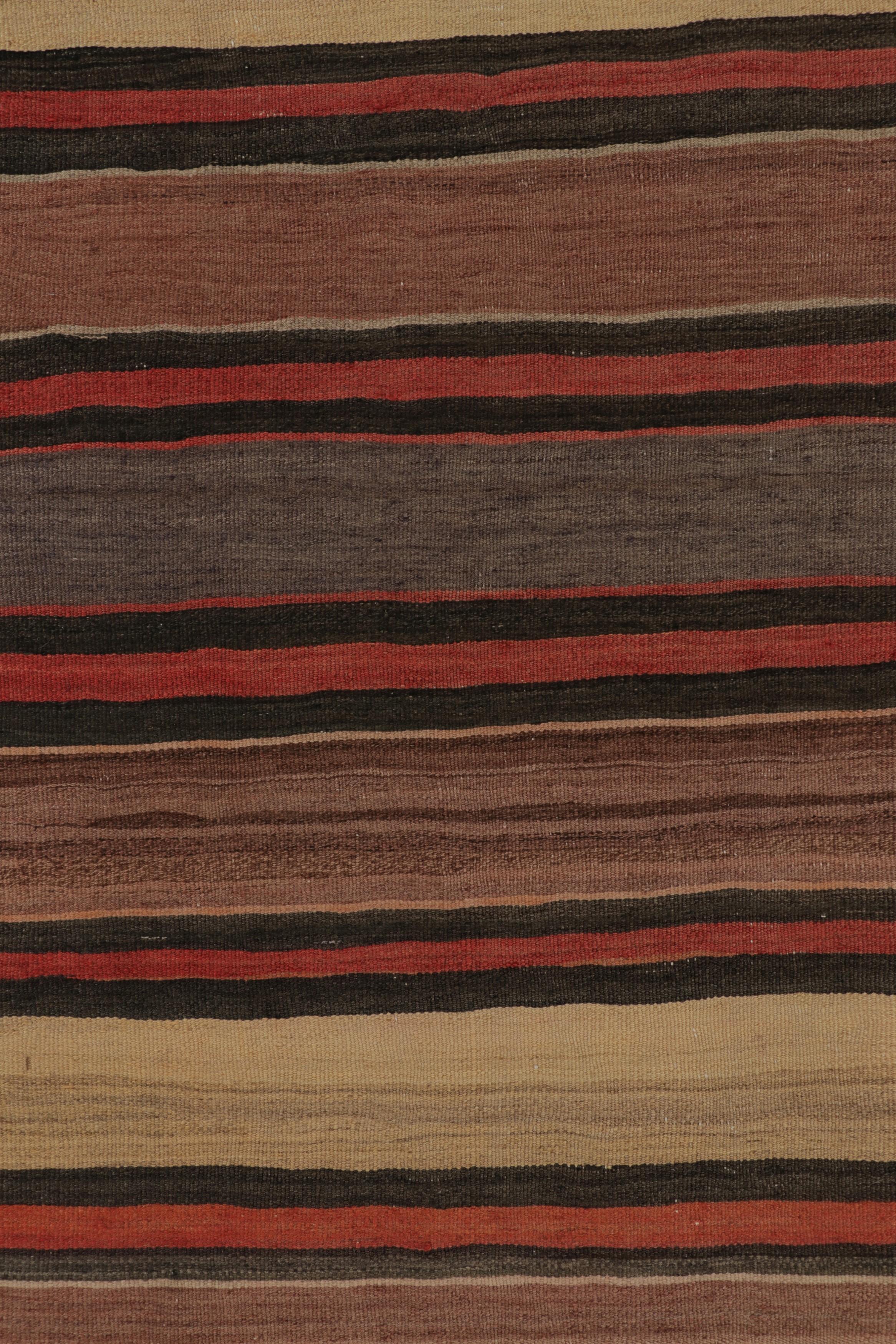 Metà XX secolo Kilim persiano vintage Shahsavan con strisce beige e rosse - Rug & Kilim in vendita