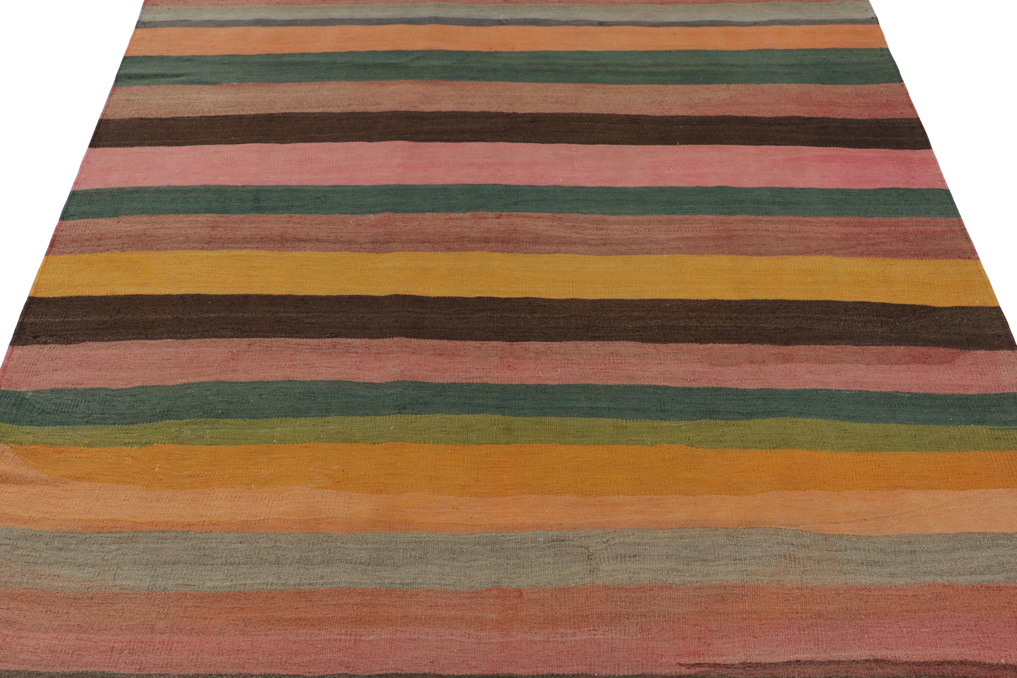 Vintage Shahsavan Persischer Quadratischer Kilim mit lebhaften polychromen Streifen - Teppich im Zustand „Gut“ im Angebot in Long Island City, NY