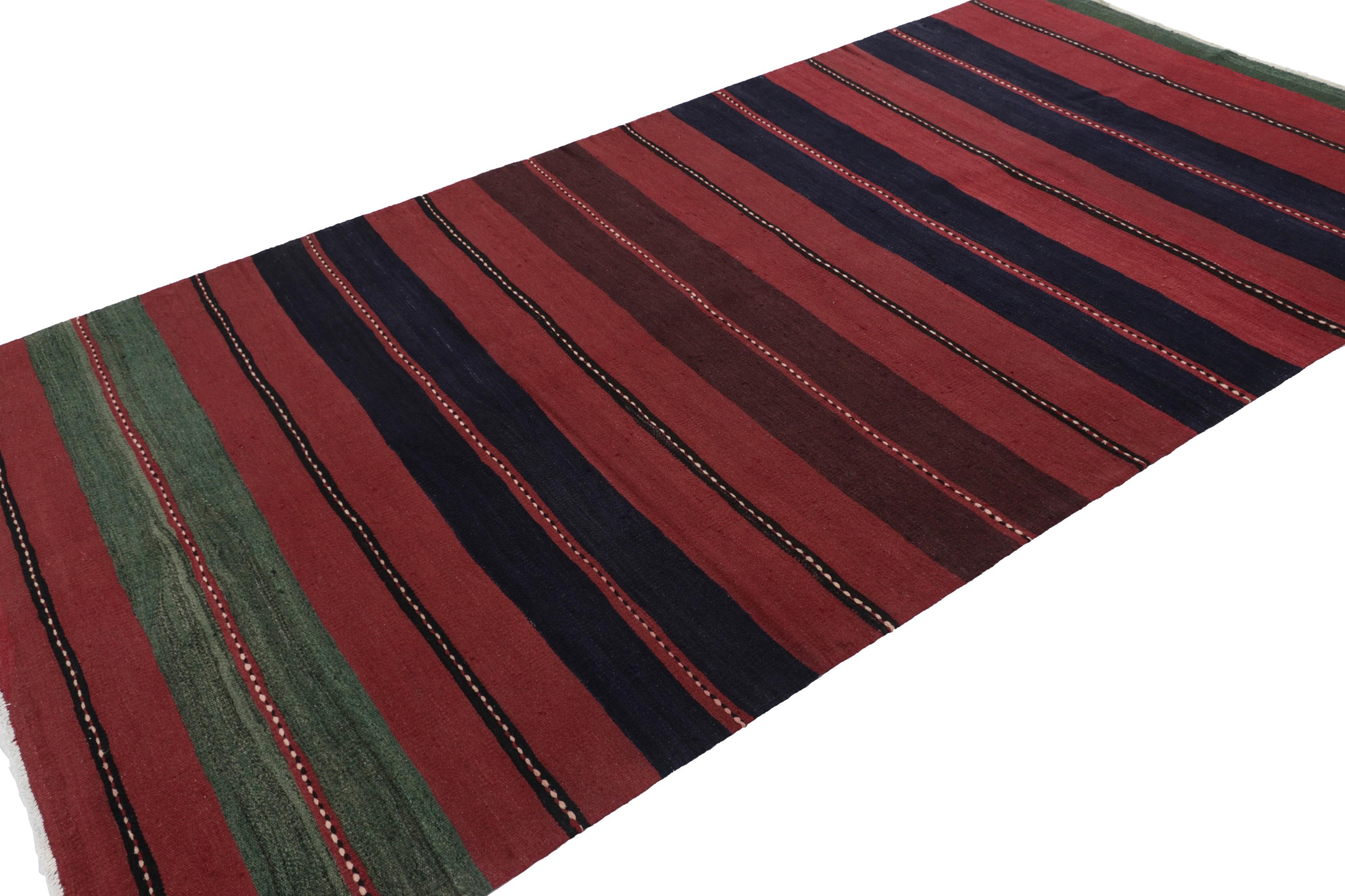Vintage Bakhtiari Persian Kilim, Red and Black Geometric Stripes - Rug & Kilim In Good Condition For Sale In Long Island City, NY