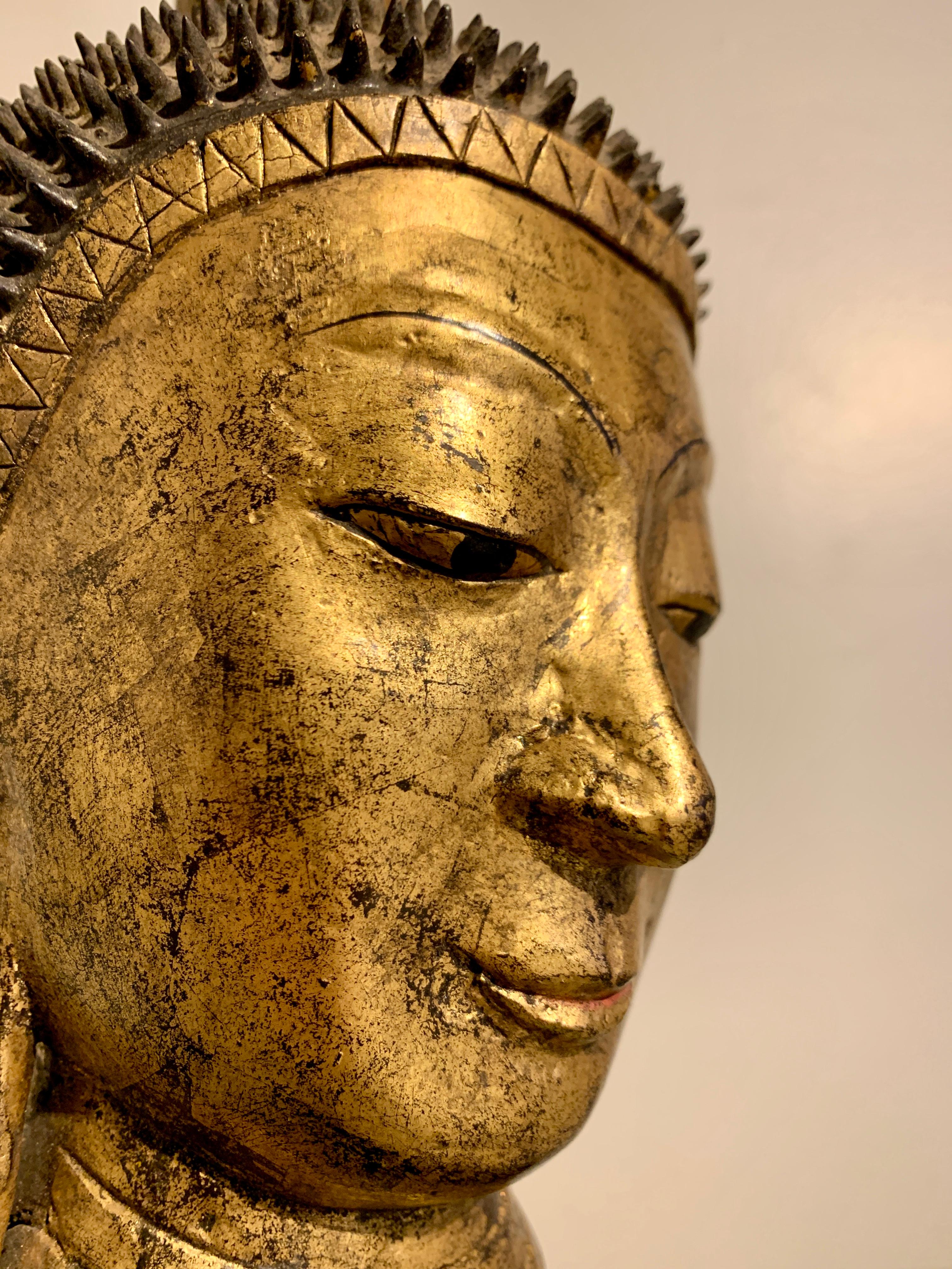 Buddha-Kopf im burmesischen Stil aus vergoldetem Trockenlack, ca. 1960er Jahre, Thailand im Angebot 2