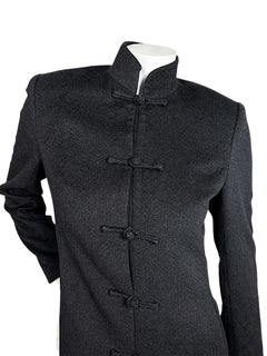 Cappotto lungo vintage Shanghai Tang nero con collo alla mandarina e chiusura a linguetta, anni '90