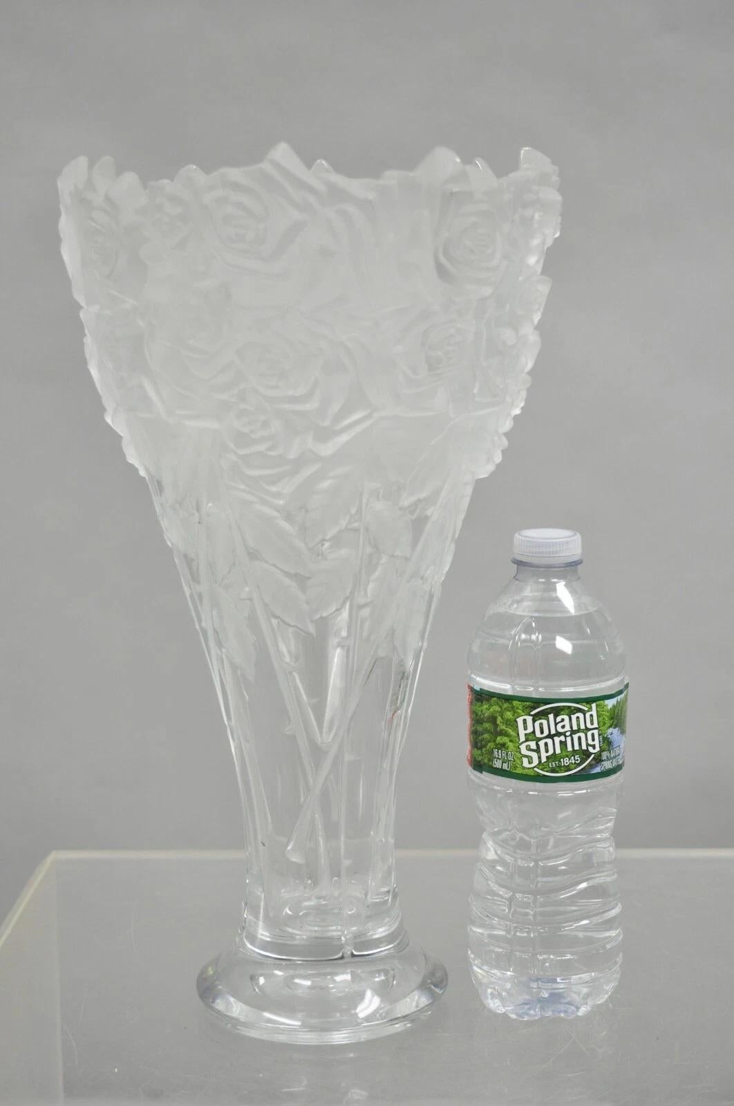 Vaso scolpito alto a forma di rosa 3D di Shannon Crystal d'epoca, realizzato da Godinger in vendita 4