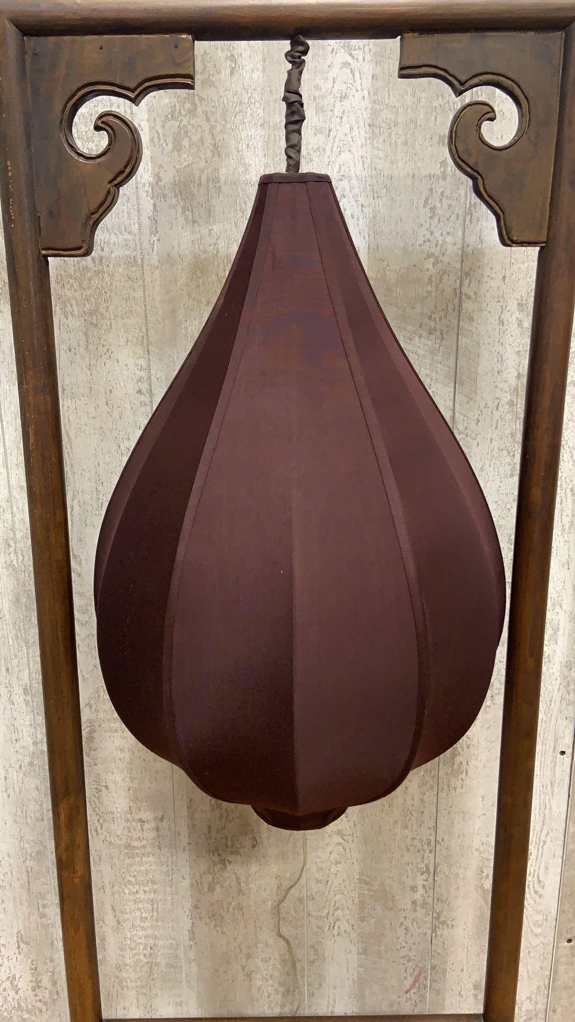 Lampadaire lanterne vintage en orme de la province de Shanxi, Brown Bon état - En vente à Chicago, IL