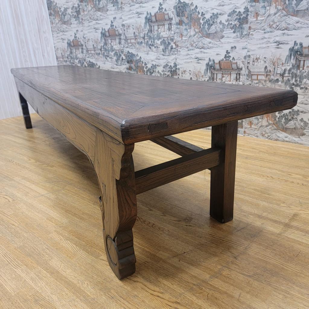 Fin du 20e siècle Vieille table basse etroite en bois d'orme de la province de Shanxi en vente