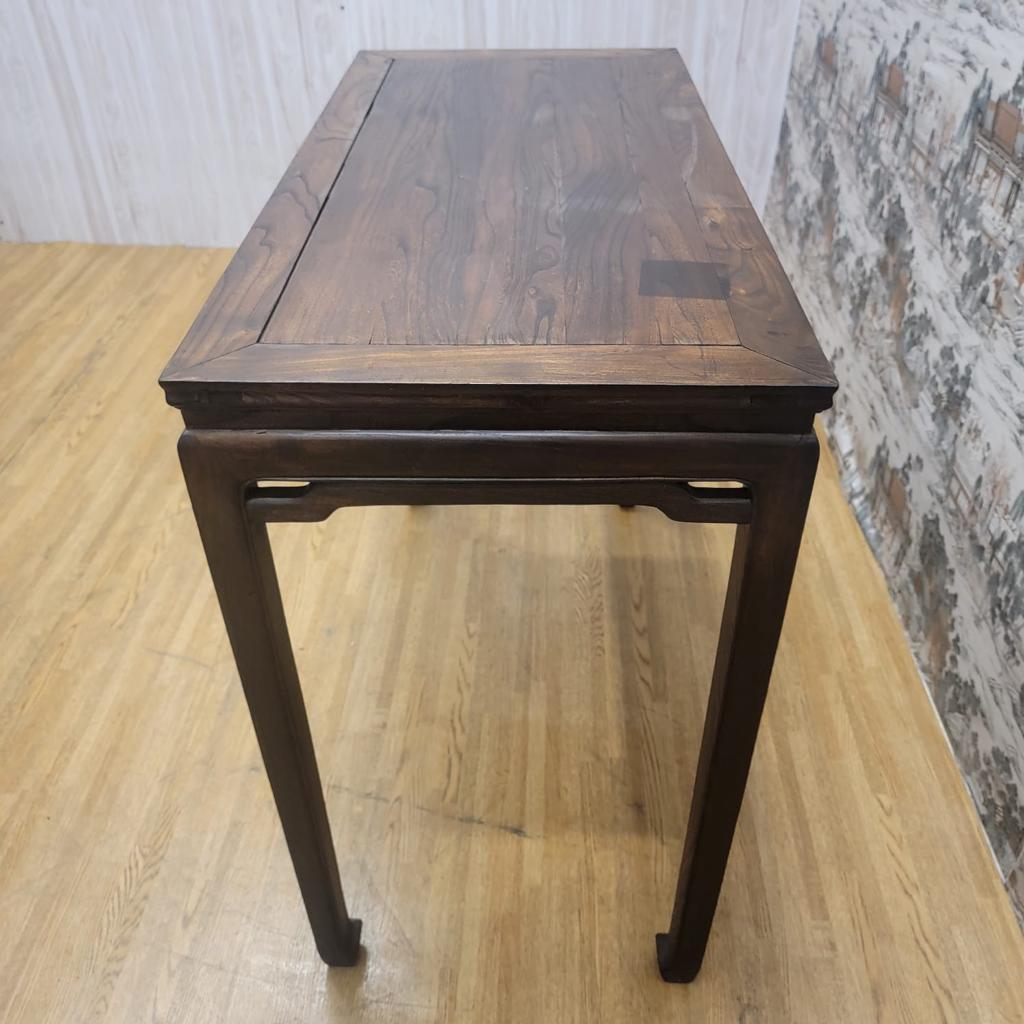 Vintage Shanxi Province elmwood side table / desk

This vintage Chinese side table / desk has four elegantly shaped legs with open friezes on all sides. 

Circa: 1999

Dimensions:

W: 40