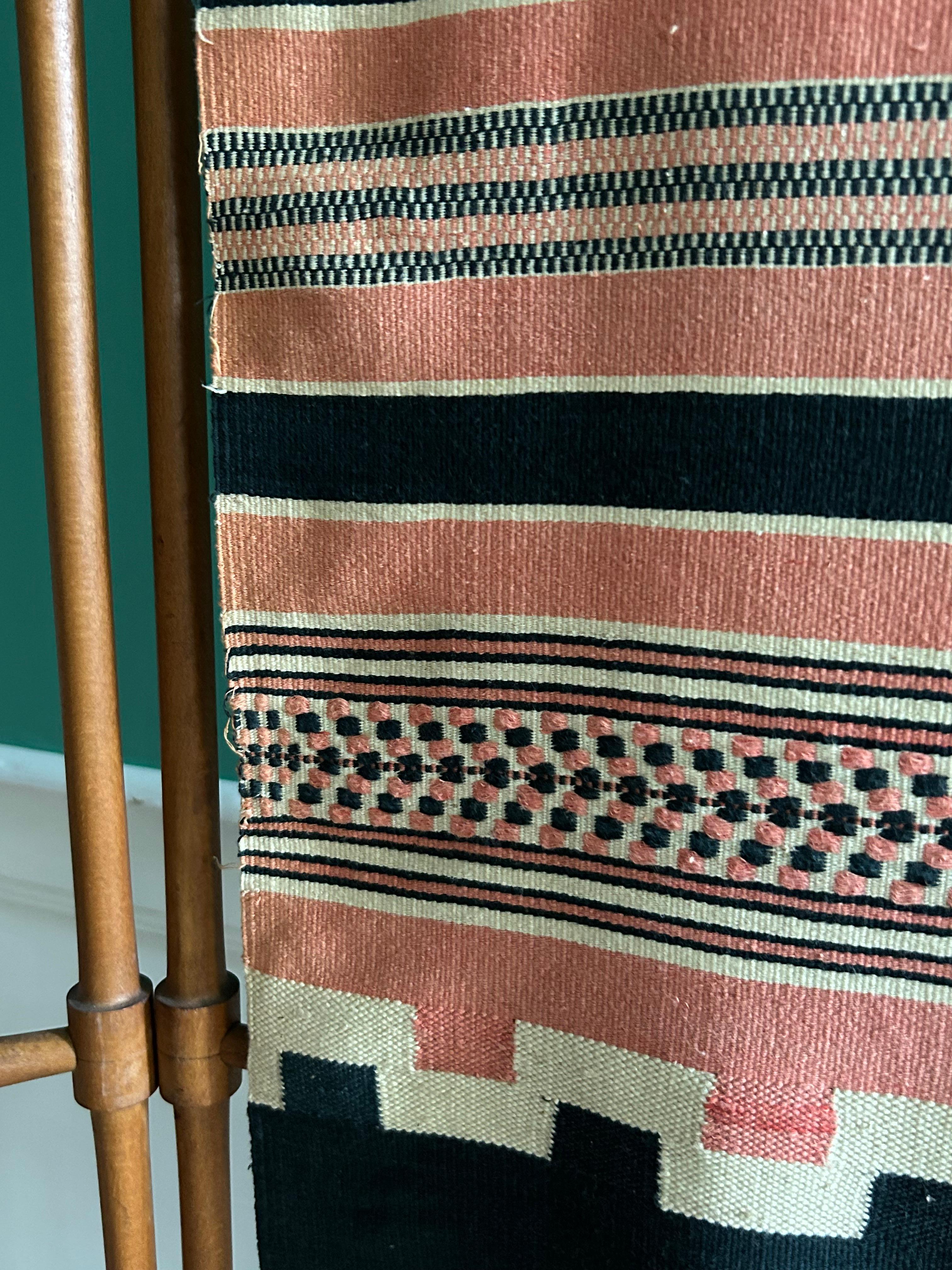 Milieu du XXe siècle Châle vintage en tissu rayé rose tendre et bleu foncé, Éthiopie, années 1950 en vente